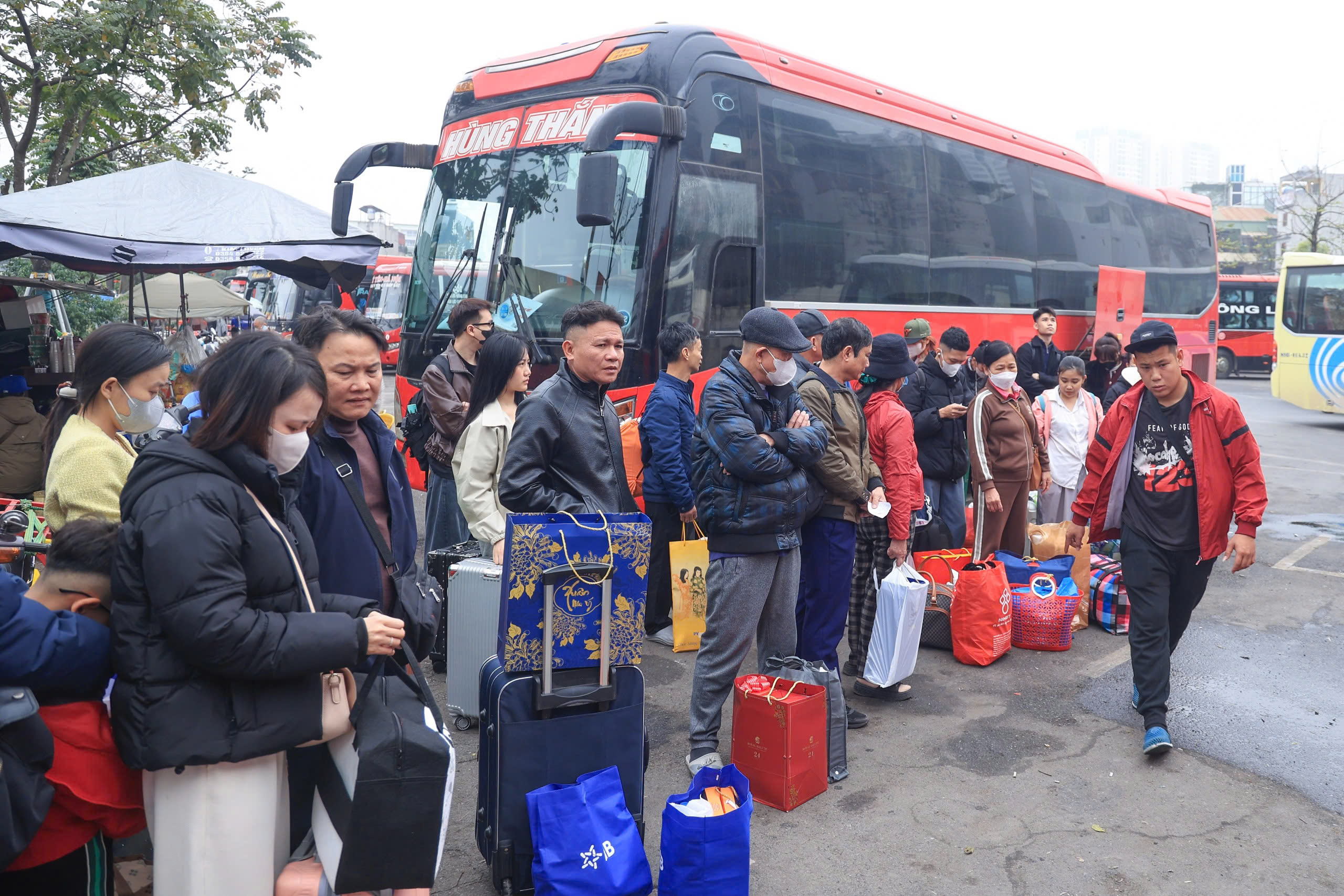 H&agrave; Nội chiều 26 Tết, phố thưa dần&hellip; bến xe đ&ocirc;ng như hội- Ảnh 2.