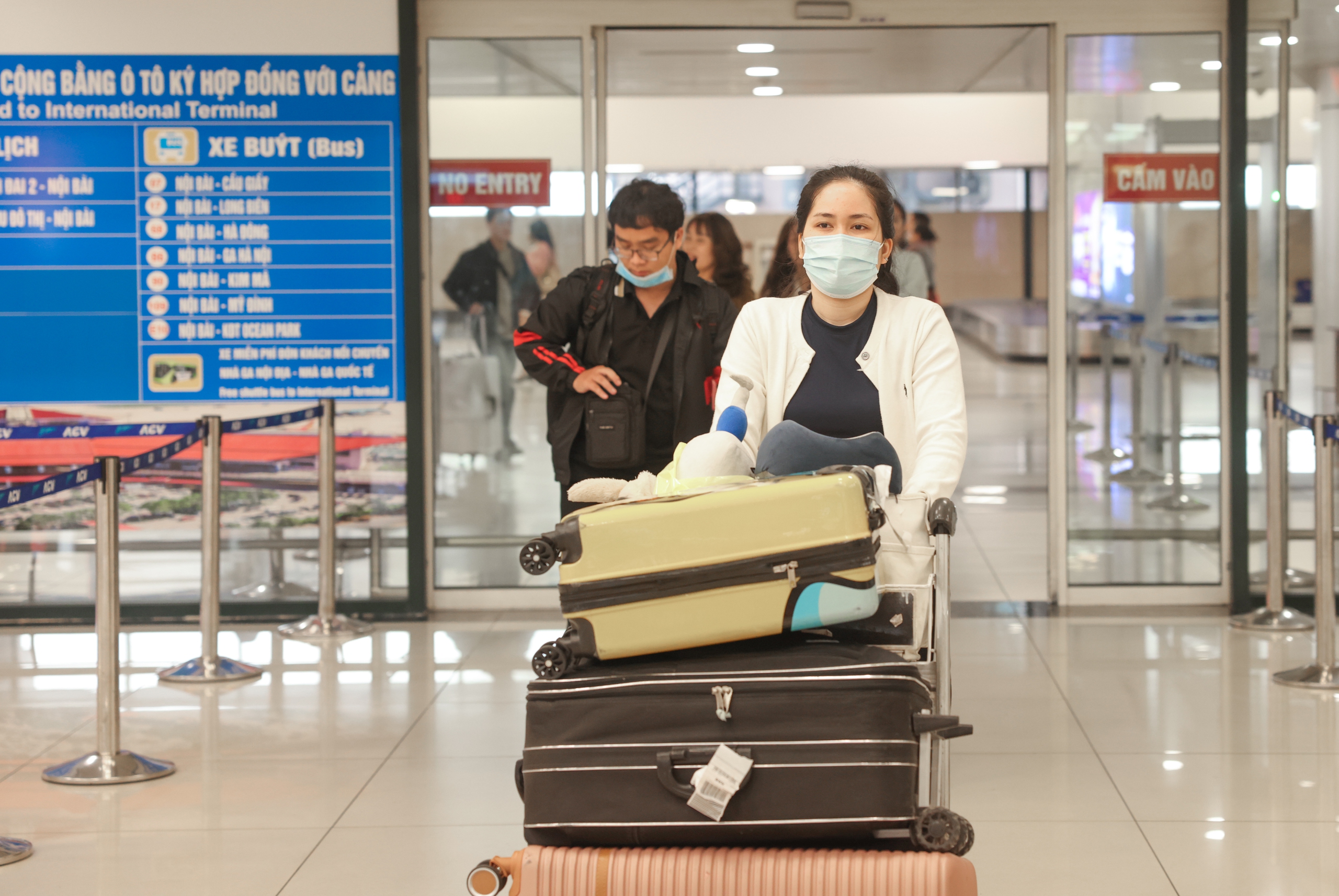 S&acirc;n bay Nội B&agrave;i chật k&iacute;n người trong ng&agrave;y l&agrave;m việc cuối năm- Ảnh 10.