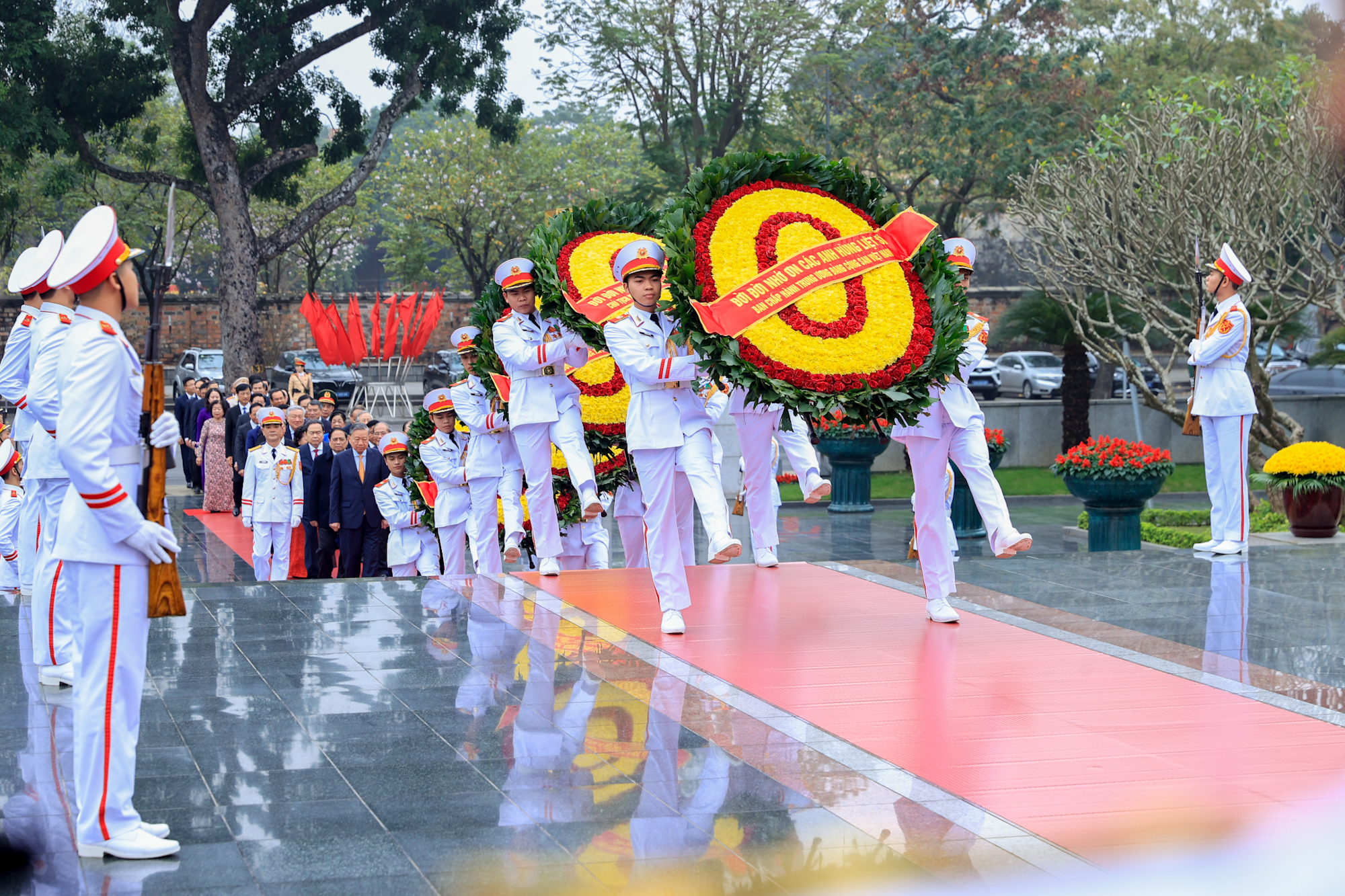 L&atilde;nh đạo Đảng, Nh&agrave; nước v&agrave;o Lăng viếng Chủ tịch Hồ Ch&iacute; Minh nh&acirc;n dịp Tết B&iacute;nh Ngọ- Ảnh 3.