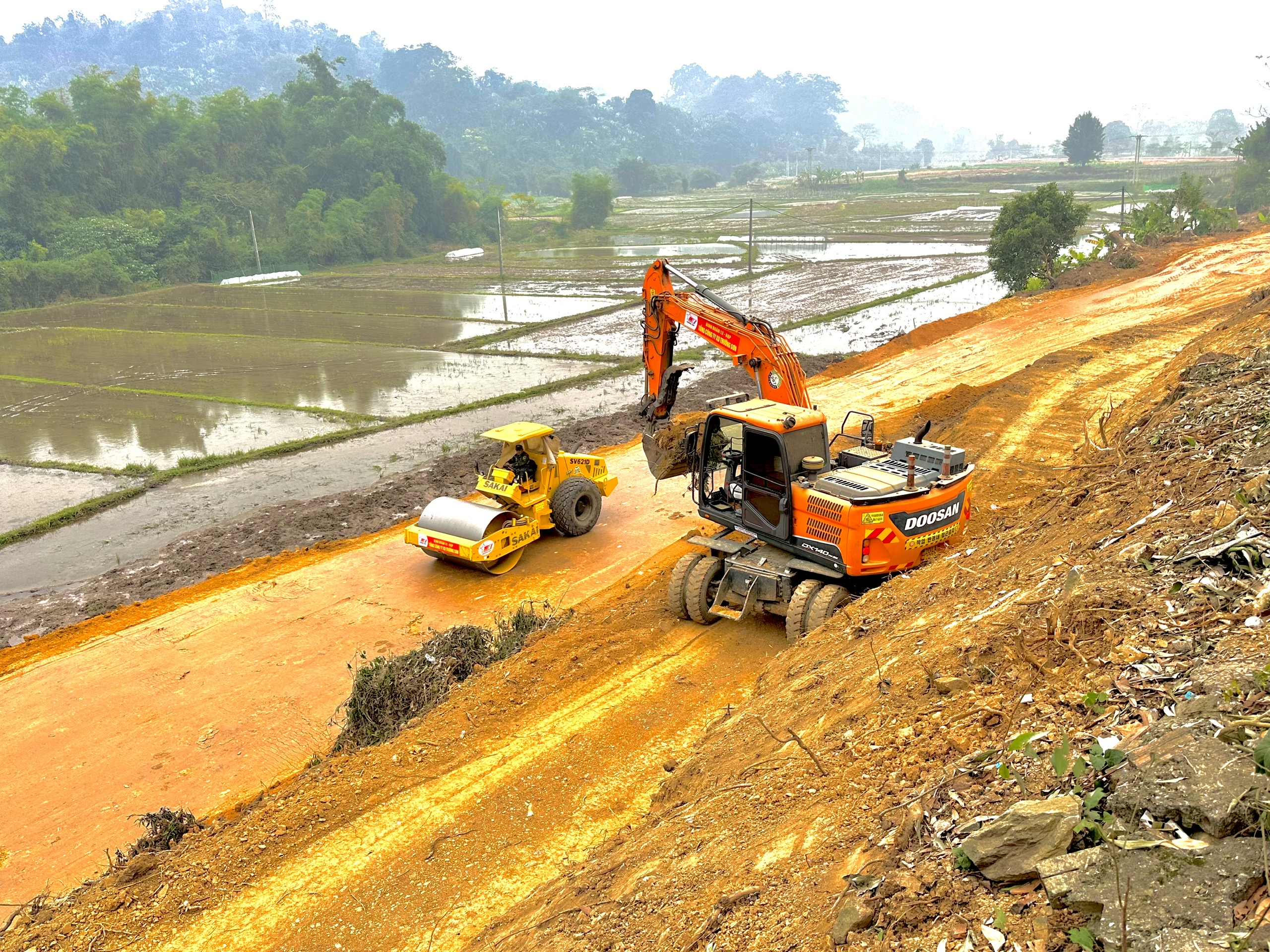 Tuy&ecirc;n Quang: Tăng tốc thi c&ocirc;ng đường c&aacute;ch mạng T&acirc;n Tr&agrave;o - Trung Y&ecirc;n, ho&agrave;n th&agrave;nh trước 19/5- Ảnh 3.