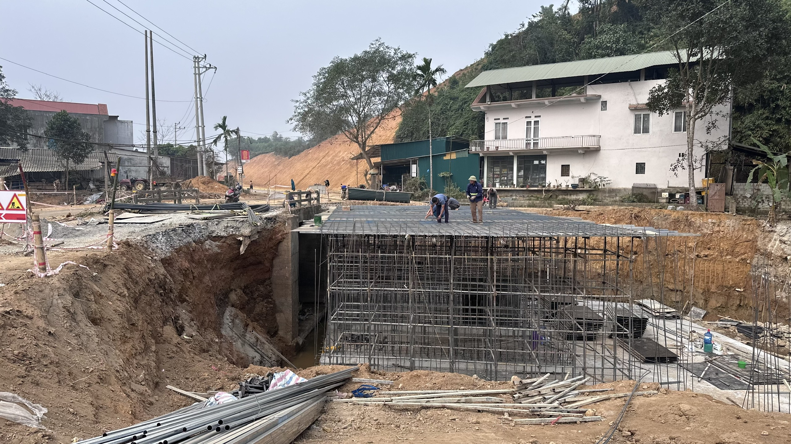 Tuy&ecirc;n Quang: Tăng tốc thi c&ocirc;ng đường c&aacute;ch mạng T&acirc;n Tr&agrave;o - Trung Y&ecirc;n, ho&agrave;n th&agrave;nh trước 19/5- Ảnh 6.