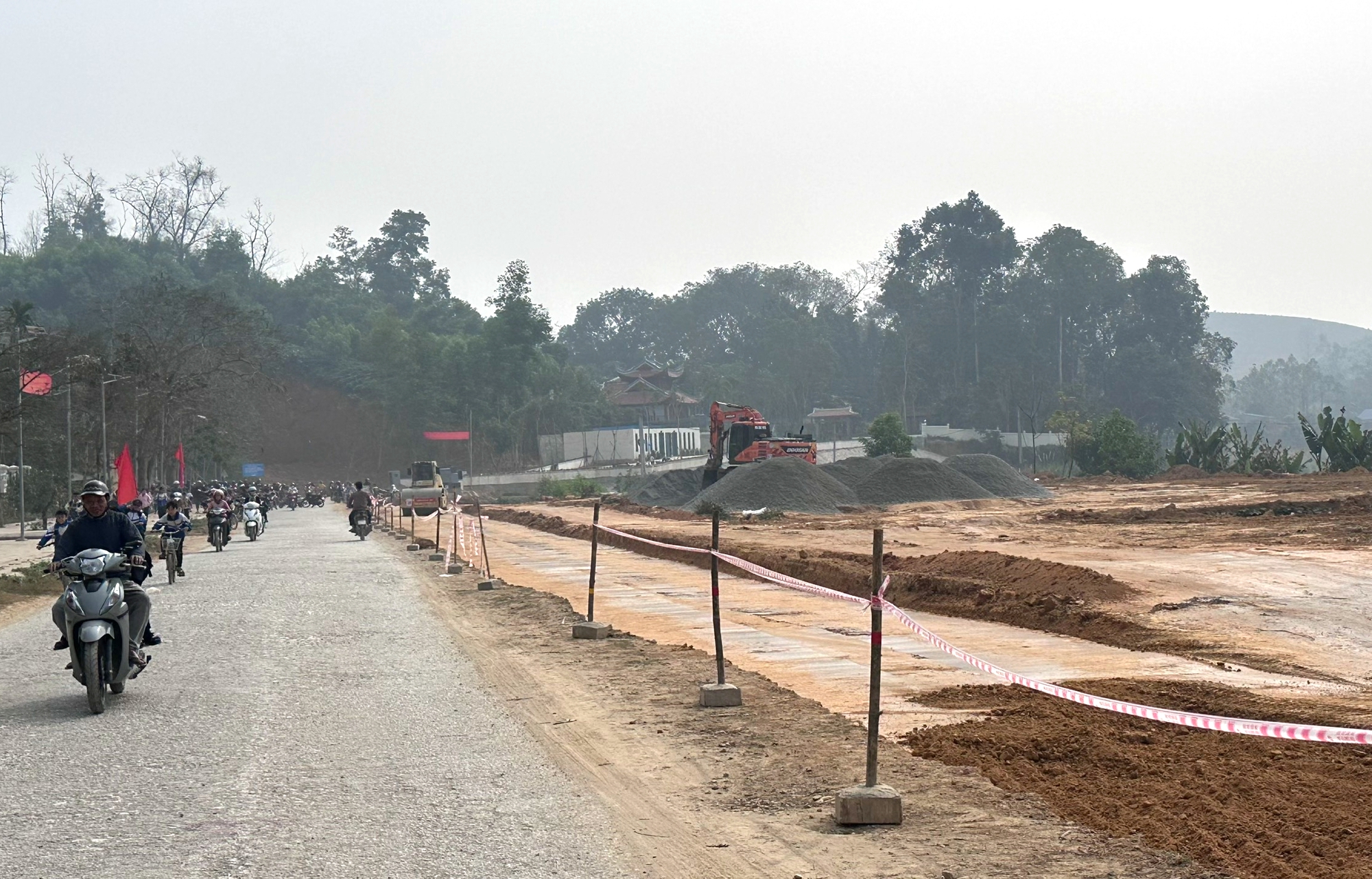 Tuy&ecirc;n Quang: Tăng tốc thi c&ocirc;ng đường c&aacute;ch mạng T&acirc;n Tr&agrave;o - Trung Y&ecirc;n, ho&agrave;n th&agrave;nh trước 19/5- Ảnh 2.