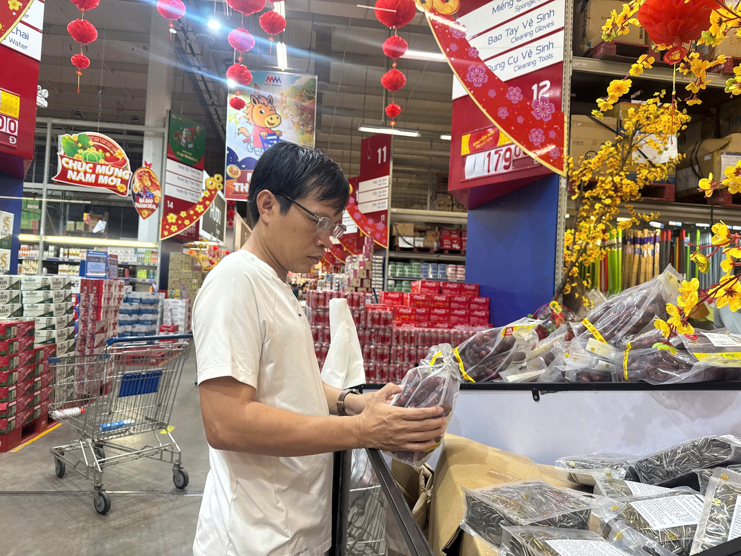 Đồng Nai: Siêu thị quá tải, chợ đông kín, quà Valentine hút khách- Ảnh 10. Đồng Nai: Siêu thị quá tải, chợ đông kín, quà Valentine hút khách- Ảnh 10.