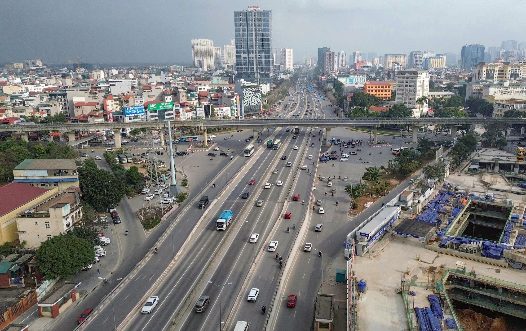 27 Tết Bính Ngọ: Thủ đô thênh thang trong buổi sáng đầu kỳ nghỉ- Ảnh 1. 27 Tết Bính Ngọ: Thủ đô thênh thang trong buổi sáng đầu kỳ nghỉ- Ảnh 1.