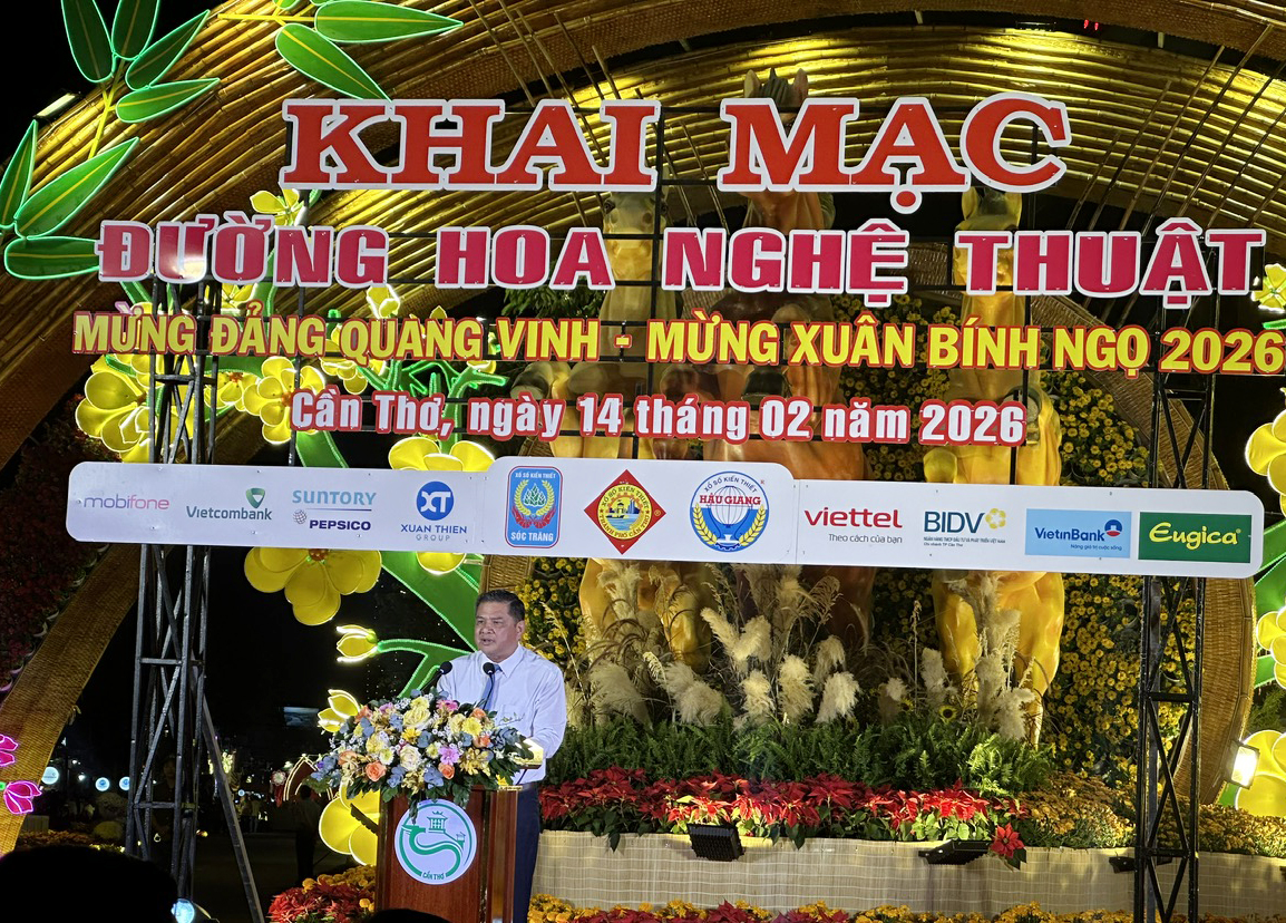 Đường hoa 310m rực rỡ khai hội xuân Bính Ngọ 2026 ở Cần Thơ- Ảnh 2. Đường hoa 310m rực rỡ khai hội xuân Bính Ngọ 2026 ở Cần Thơ- Ảnh 2.
