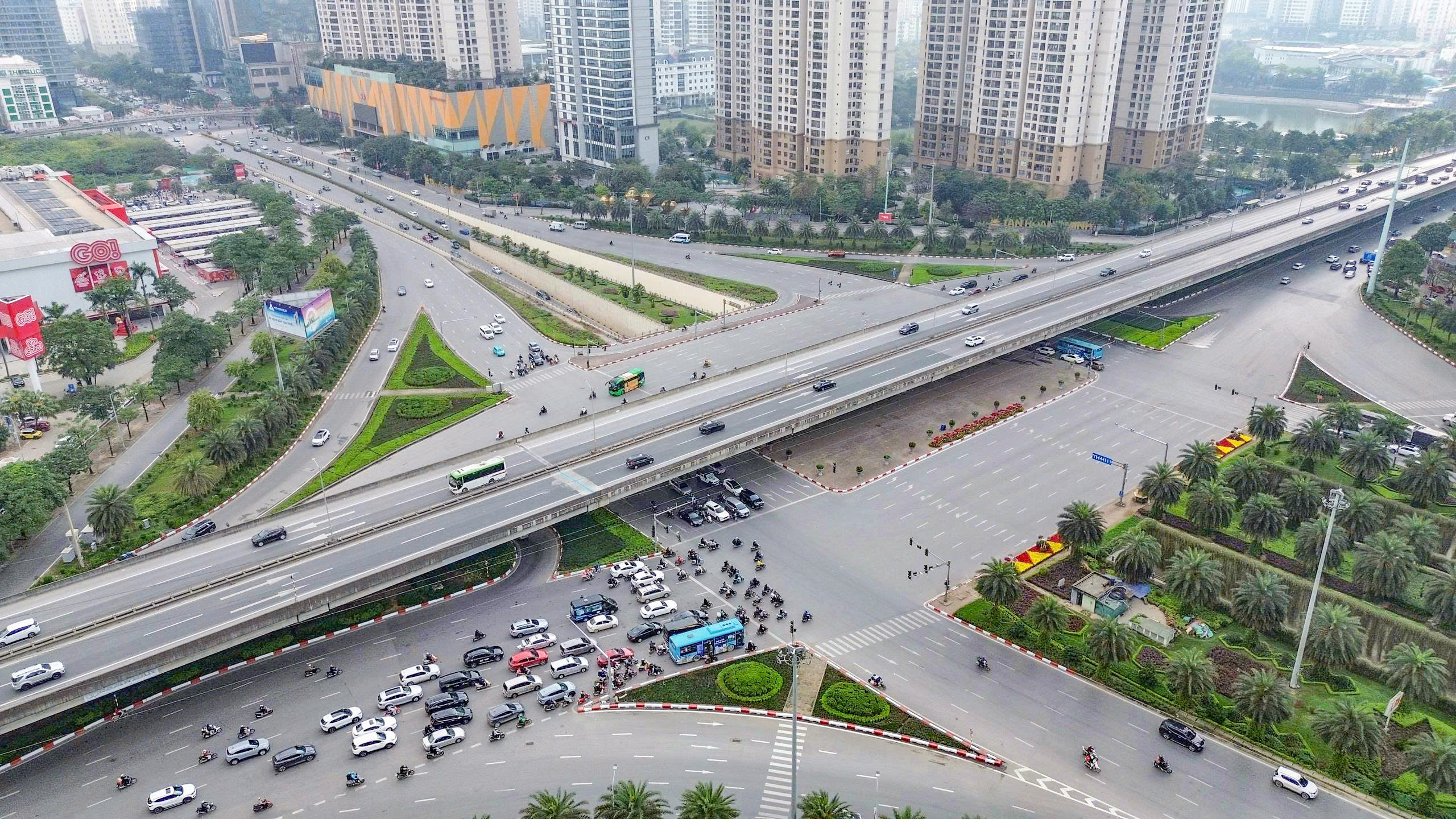 27 Tết Bính Ngọ: Thủ đô thênh thang trong buổi sáng đầu kỳ nghỉ- Ảnh 5. 27 Tết Bính Ngọ: Thủ đô thênh thang trong buổi sáng đầu kỳ nghỉ- Ảnh 5.