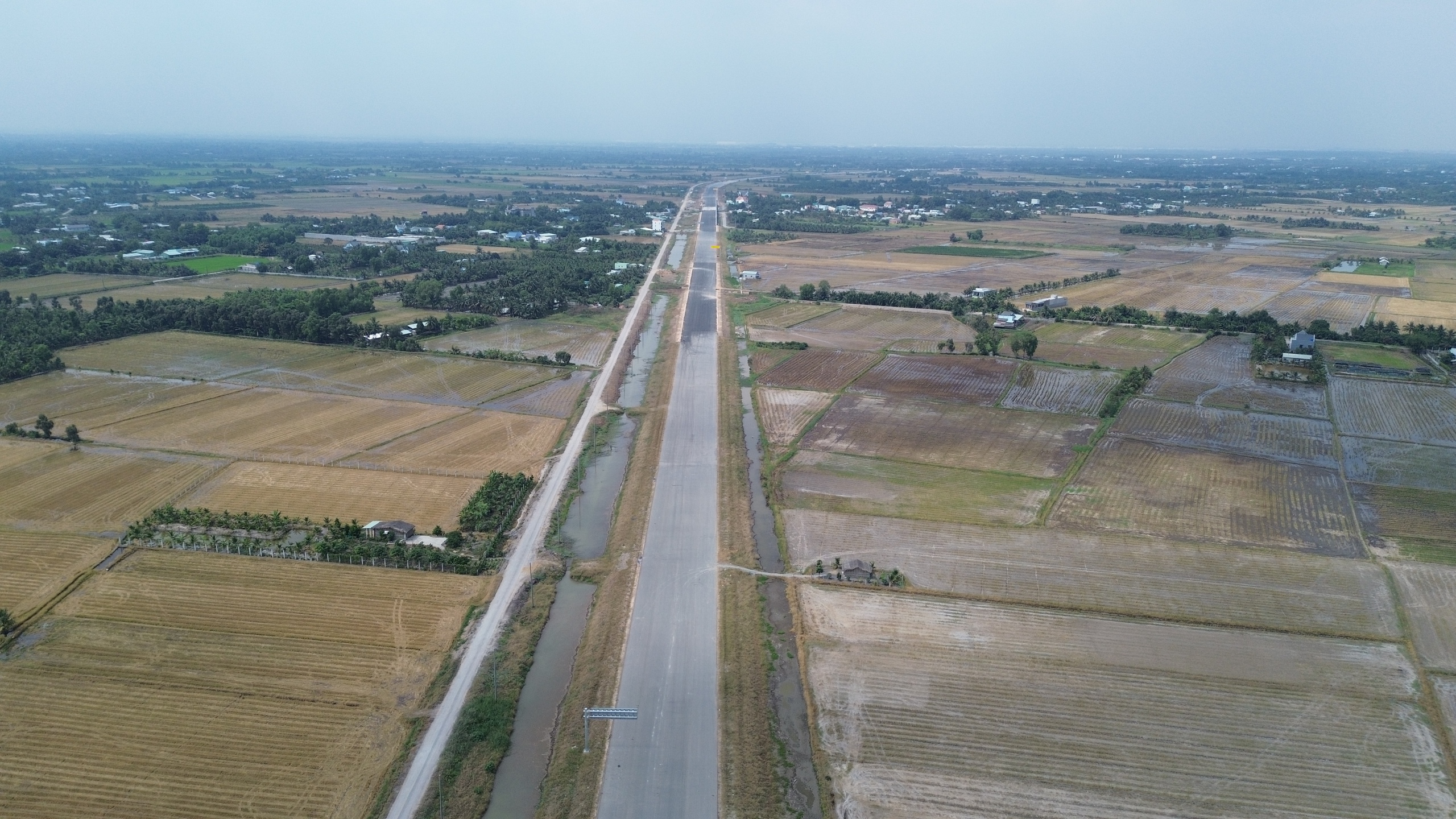 Dự án Vành đai 3 qua Tây Ninh tăng tốc về đích, đã hoàn thành hơn 90% khối lượng- Ảnh 10. Dự án Vành đai 3 qua Tây Ninh tăng tốc về đích, đã hoàn thành hơn 90% khối lượng- Ảnh 10.