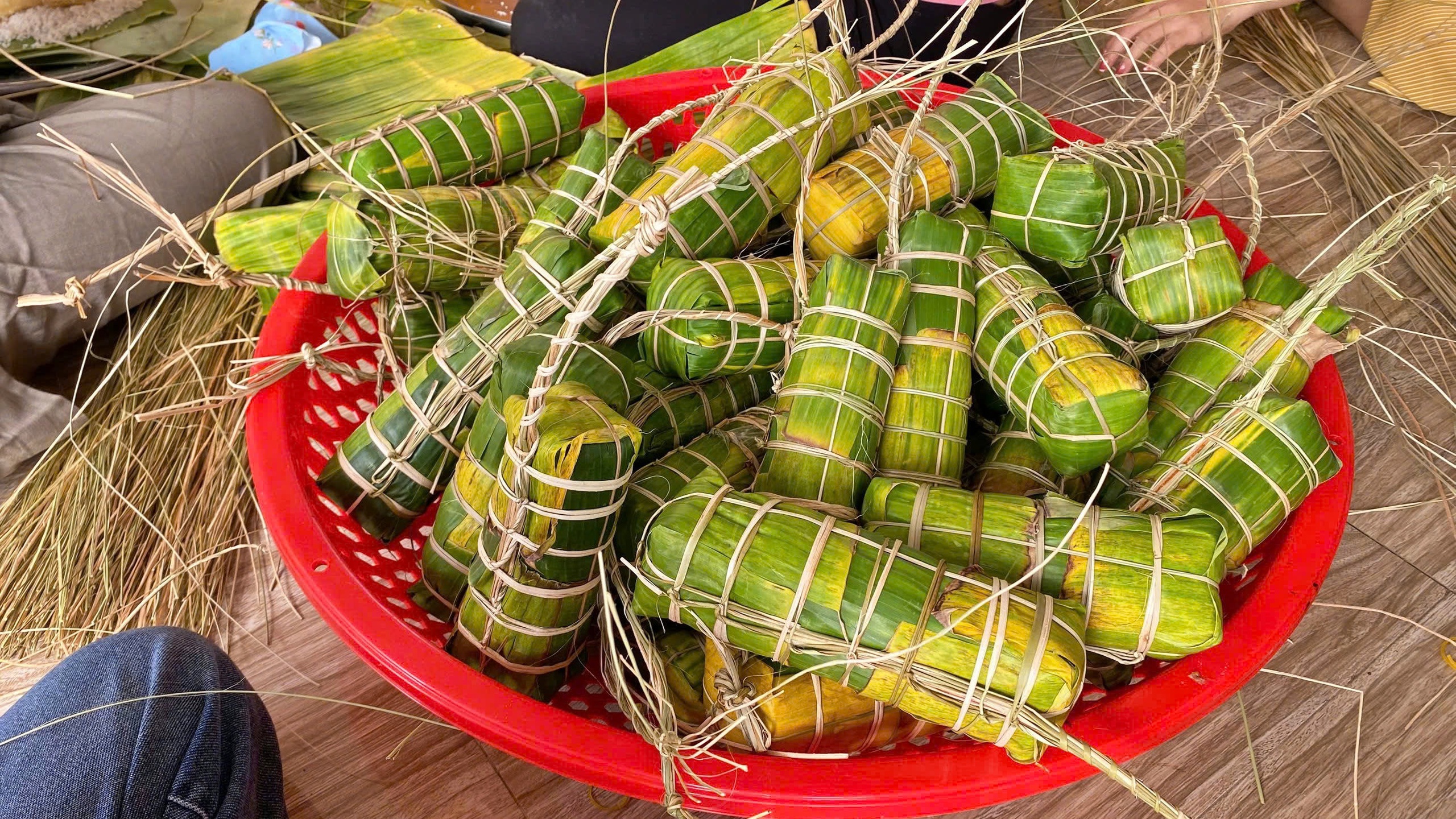 Giữ lửa nồi bánh nghĩa tình: Không khí đón Tết rộn ràng khắp các tỉnh phía Nam- Ảnh 18. Giữ lửa nồi bánh nghĩa tình: Không khí đón Tết rộn ràng khắp các tỉnh phía Nam- Ảnh 18.