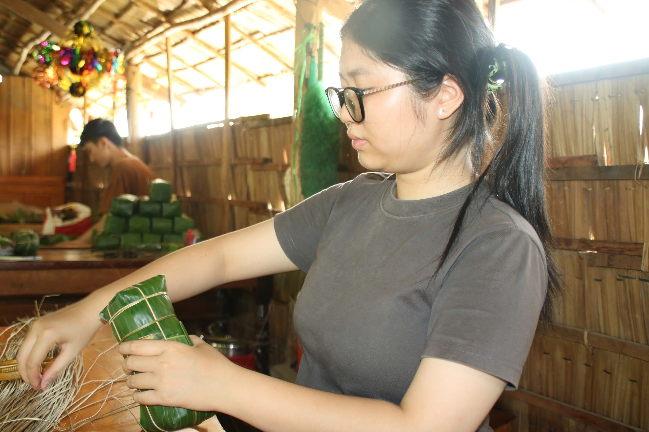 Giữ lửa nồi bánh nghĩa tình: Không khí đón Tết rộn ràng khắp các tỉnh phía Nam- Ảnh 24. Giữ lửa nồi bánh nghĩa tình: Không khí đón Tết rộn ràng khắp các tỉnh phía Nam- Ảnh 24.
