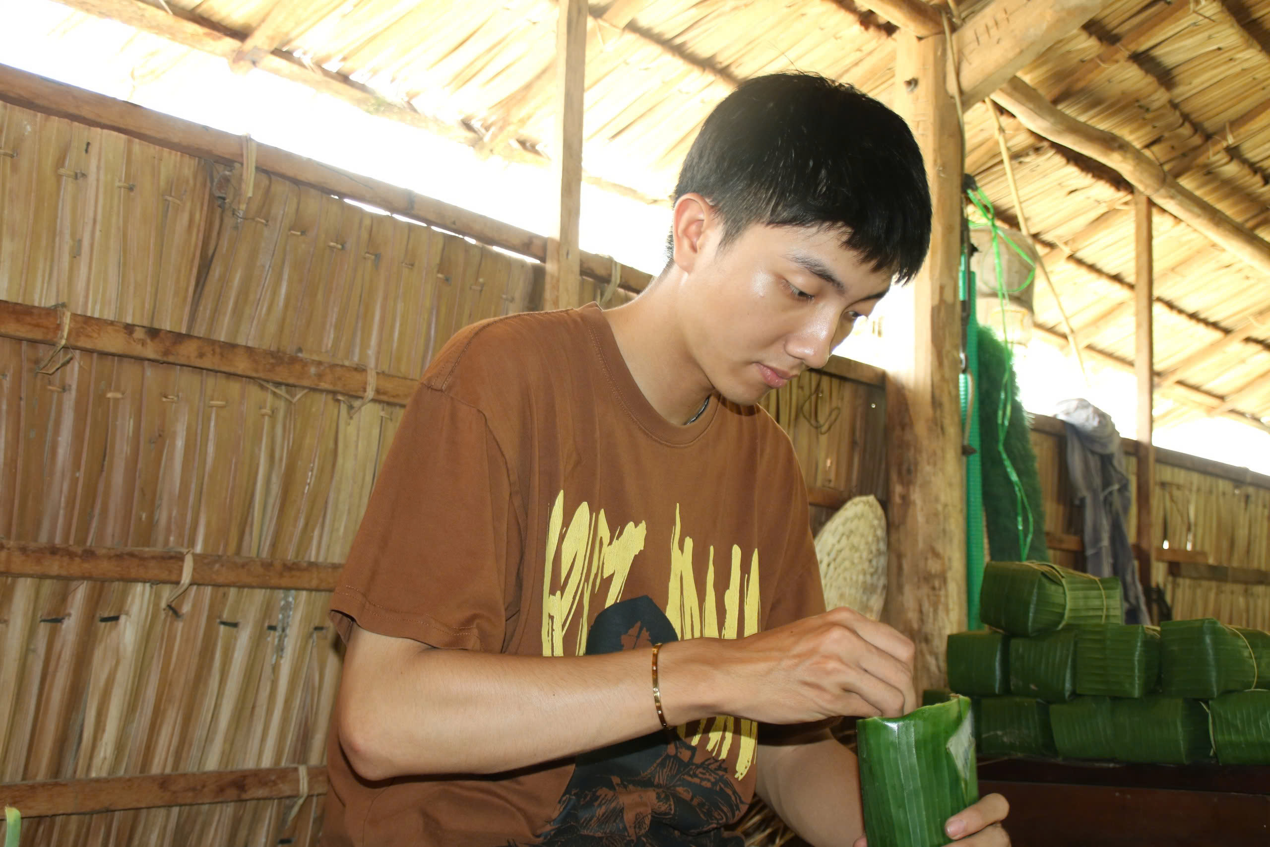 Giữ lửa nồi bánh nghĩa tình: Không khí đón Tết rộn ràng khắp các tỉnh phía Nam- Ảnh 23. Giữ lửa nồi bánh nghĩa tình: Không khí đón Tết rộn ràng khắp các tỉnh phía Nam- Ảnh 23.