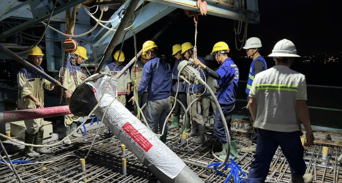 100 công nhân, kỹ sư trắng đêm đổ bê tông cầu Phước Khánh nối Đồng Nai - TP.HCM- Ảnh 1. 100 công nhân, kỹ sư trắng đêm đổ bê tông cầu Phước Khánh nối Đồng Nai - TP.HCM- Ảnh 1.
