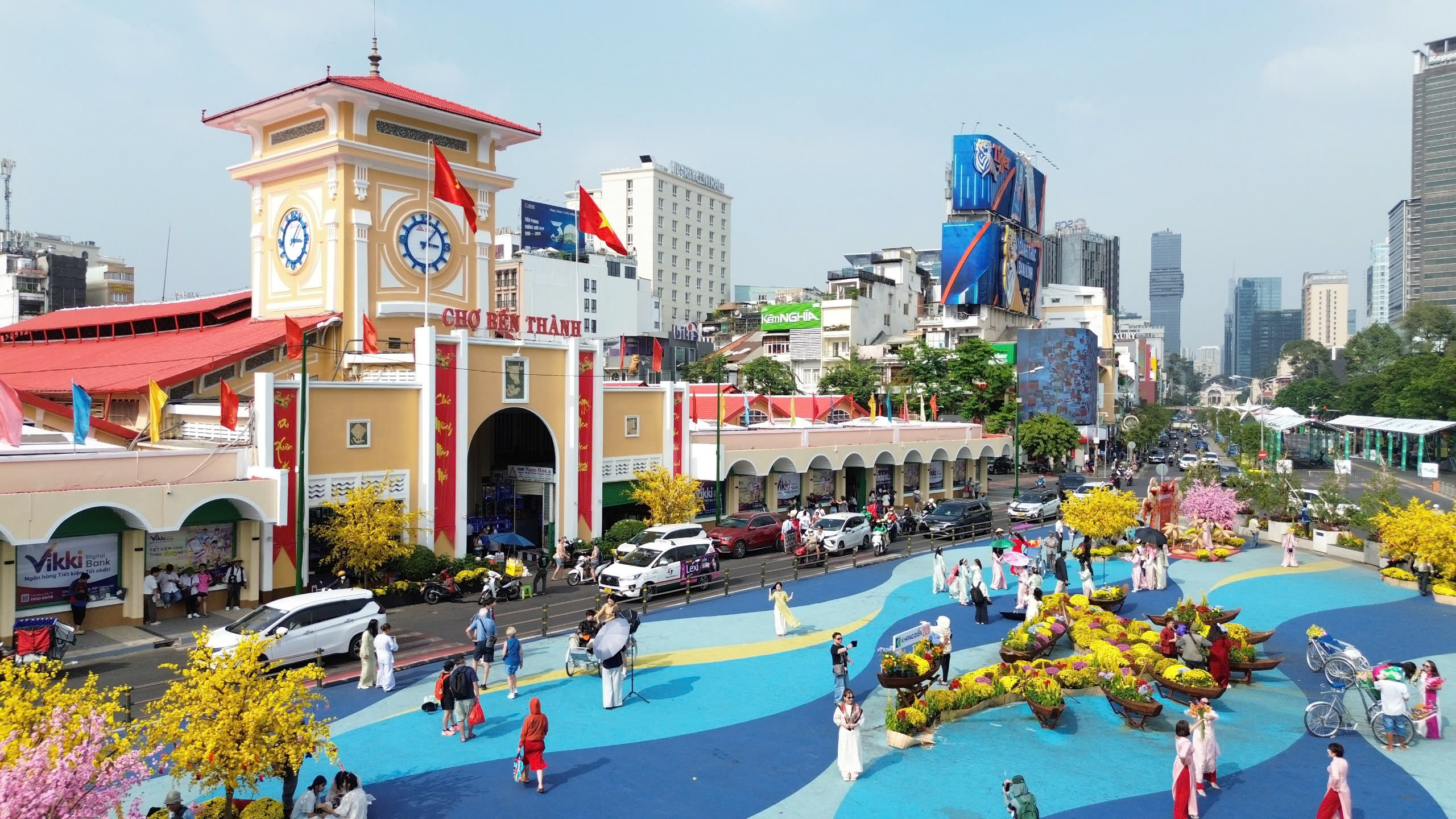 Giữ lửa nồi bánh nghĩa tình: Không khí đón Tết rộn ràng khắp các tỉnh phía Nam- Ảnh 1. Giữ lửa nồi bánh nghĩa tình: Không khí đón Tết rộn ràng khắp các tỉnh phía Nam- Ảnh 1.