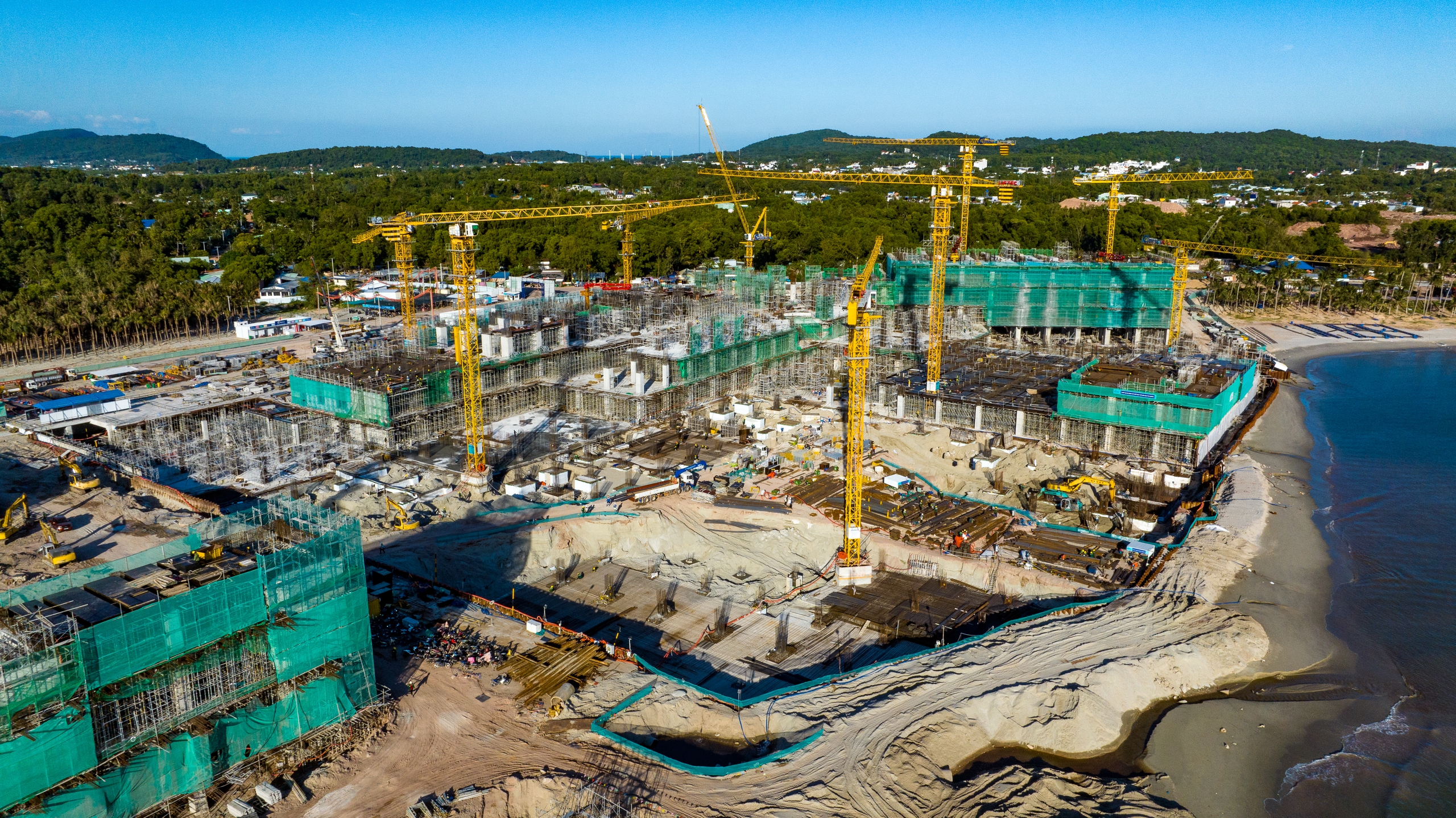 Hơn 6.200 c&ocirc;ng nh&acirc;n, kỹ sư thi c&ocirc;ng xuy&ecirc;n Tết tại c&aacute;c dự &aacute;n APEC ở Ph&uacute; Quốc- Ảnh 3.