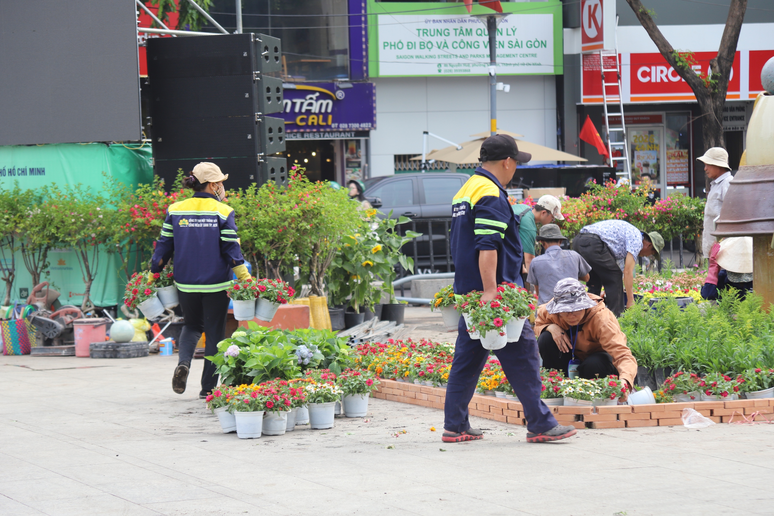 Cận cảnh đường hoa Nguyễn Huệ ở TP.HCM trước giờ khai mạc- Ảnh 3. Cận cảnh đường hoa Nguyễn Huệ ở TP.HCM trước giờ khai mạc- Ảnh 3.