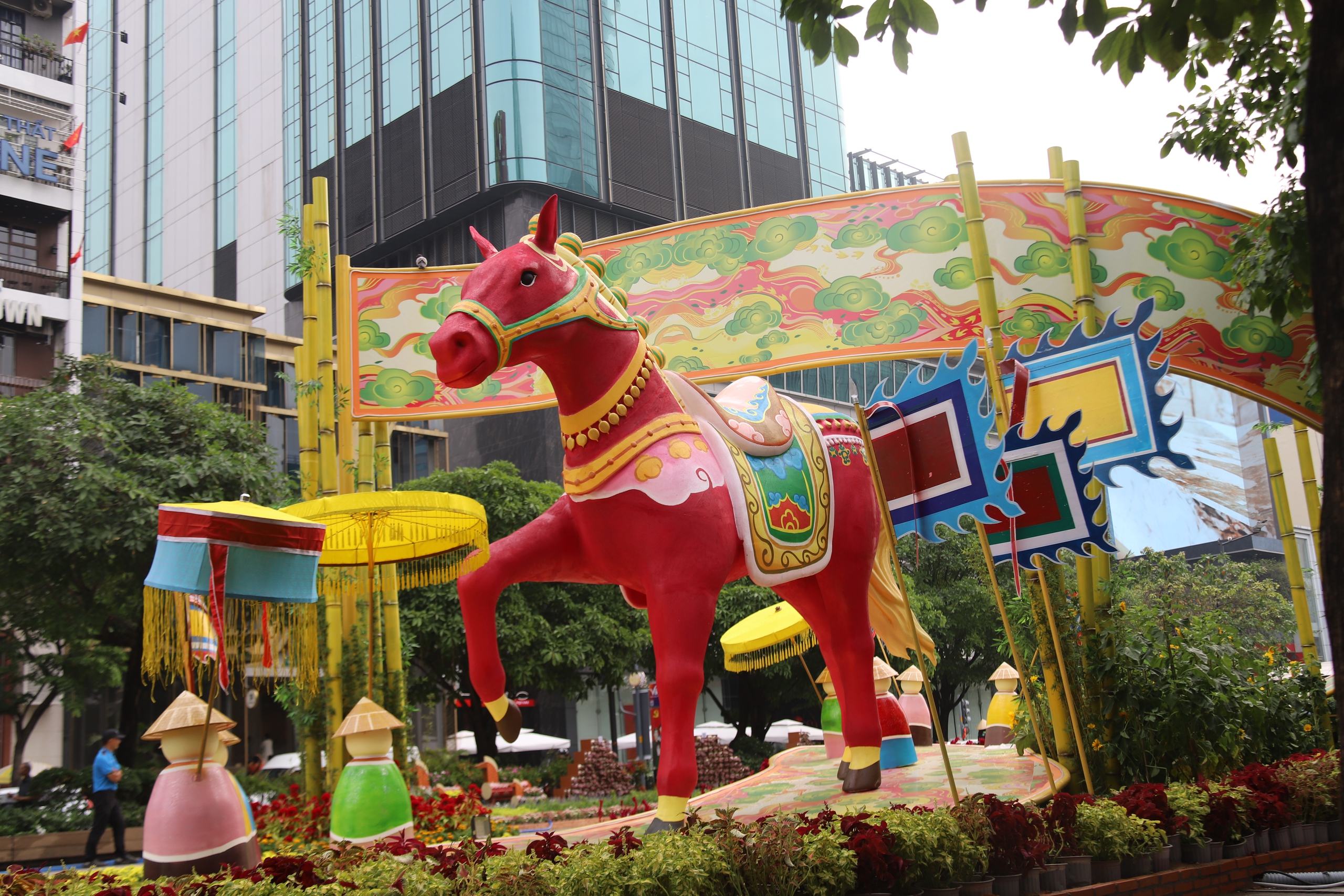 Cận cảnh đường hoa Nguyễn Huệ ở TP.HCM trước giờ khai mạc- Ảnh 8. Cận cảnh đường hoa Nguyễn Huệ ở TP.HCM trước giờ khai mạc- Ảnh 8.