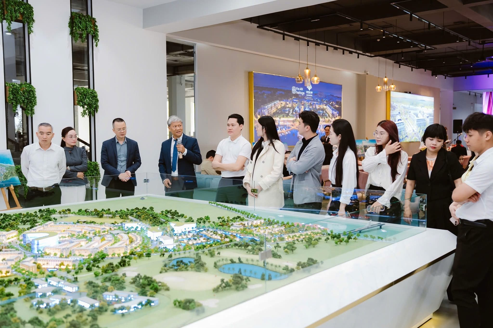 Nh&agrave; đầu tư bất động sản trước thềm năm mới: Thận trọng thay cho hưng phấn- Ảnh 3.