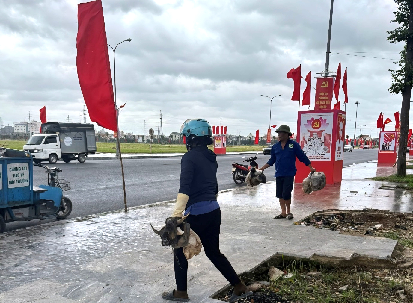 Những người giữ m&ugrave;a Xu&acirc;n sạch đẹp cho đ&ocirc; thị Ninh B&igrave;nh- Ảnh 2.