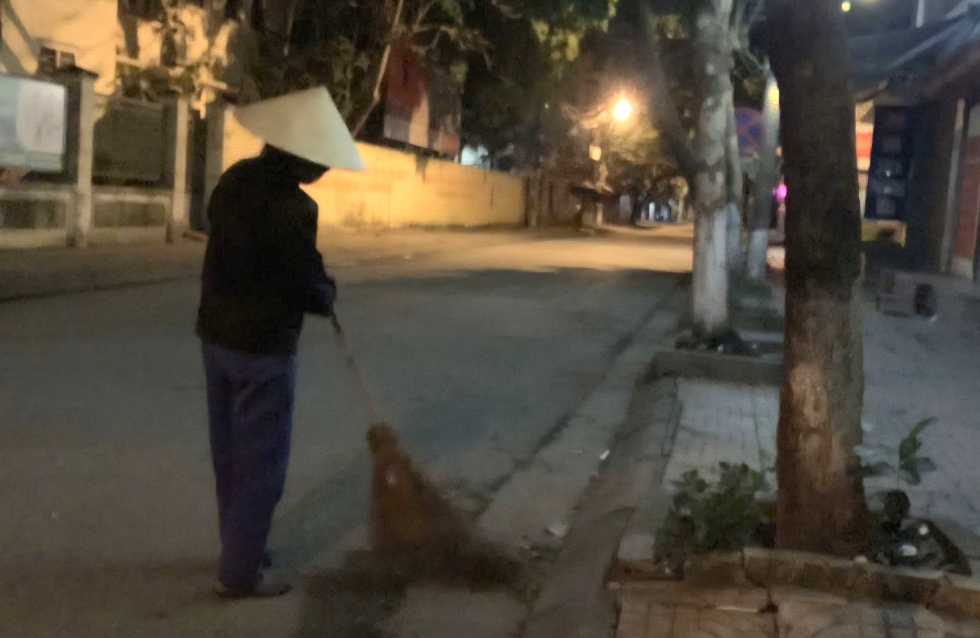 Những người giữ m&ugrave;a Xu&acirc;n sạch đẹp cho đ&ocirc; thị Ninh B&igrave;nh- Ảnh 4.