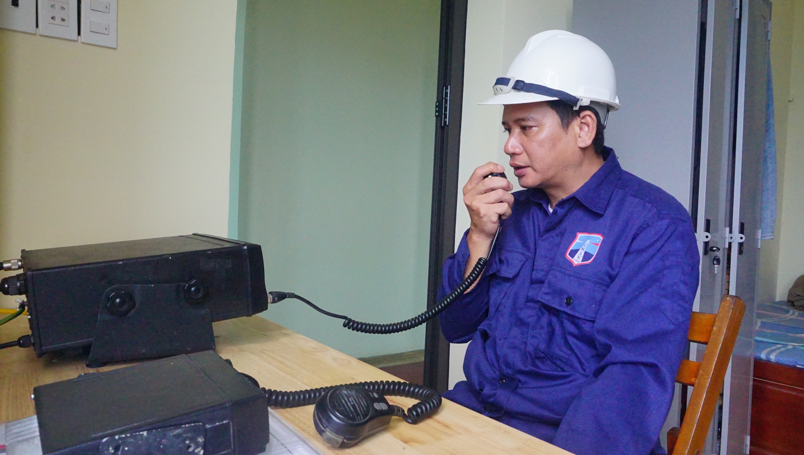 Tết của người gác đèn Bạch Long Vĩ- Ảnh 1. Tết của người gác đèn Bạch Long Vĩ- Ảnh 1.