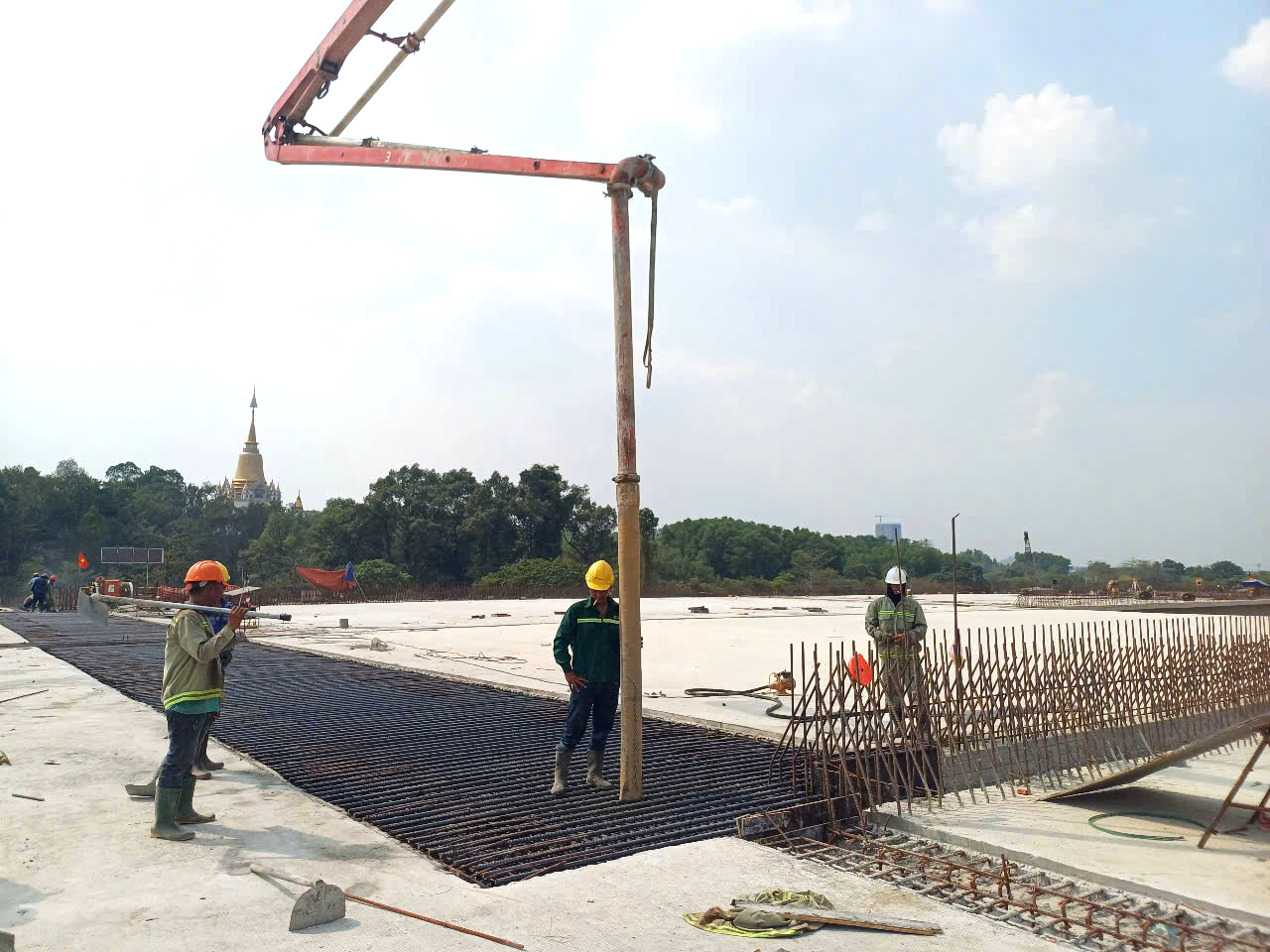 Công nhân bám trụ công trường xuyên Tết, đưa các công trình trọng điểm TP.HCM về đích- Ảnh 2. Công nhân bám trụ công trường xuyên Tết, đưa các công trình trọng điểm TP.HCM về đích- Ảnh 2.