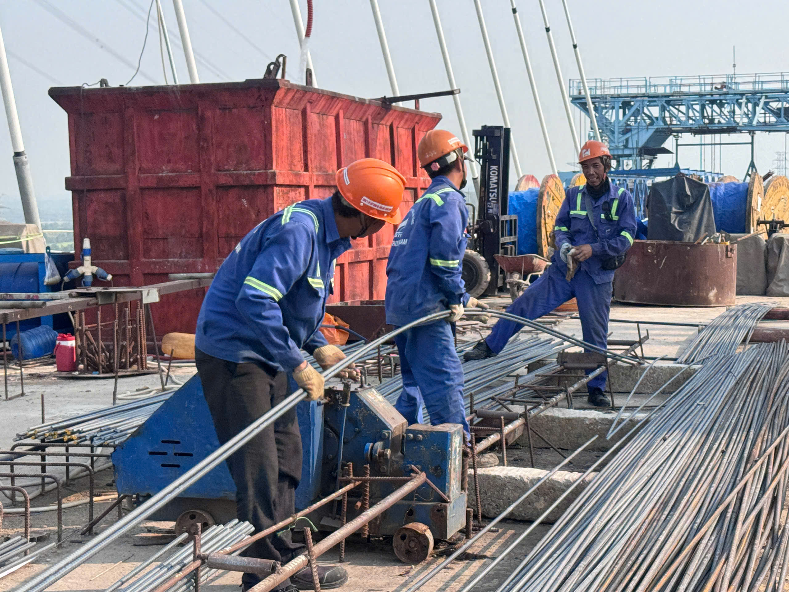 Công nhân bám trụ công trường xuyên Tết, đưa các công trình trọng điểm TP.HCM về đích- Ảnh 13. Công nhân bám trụ công trường xuyên Tết, đưa các công trình trọng điểm TP.HCM về đích- Ảnh 13.