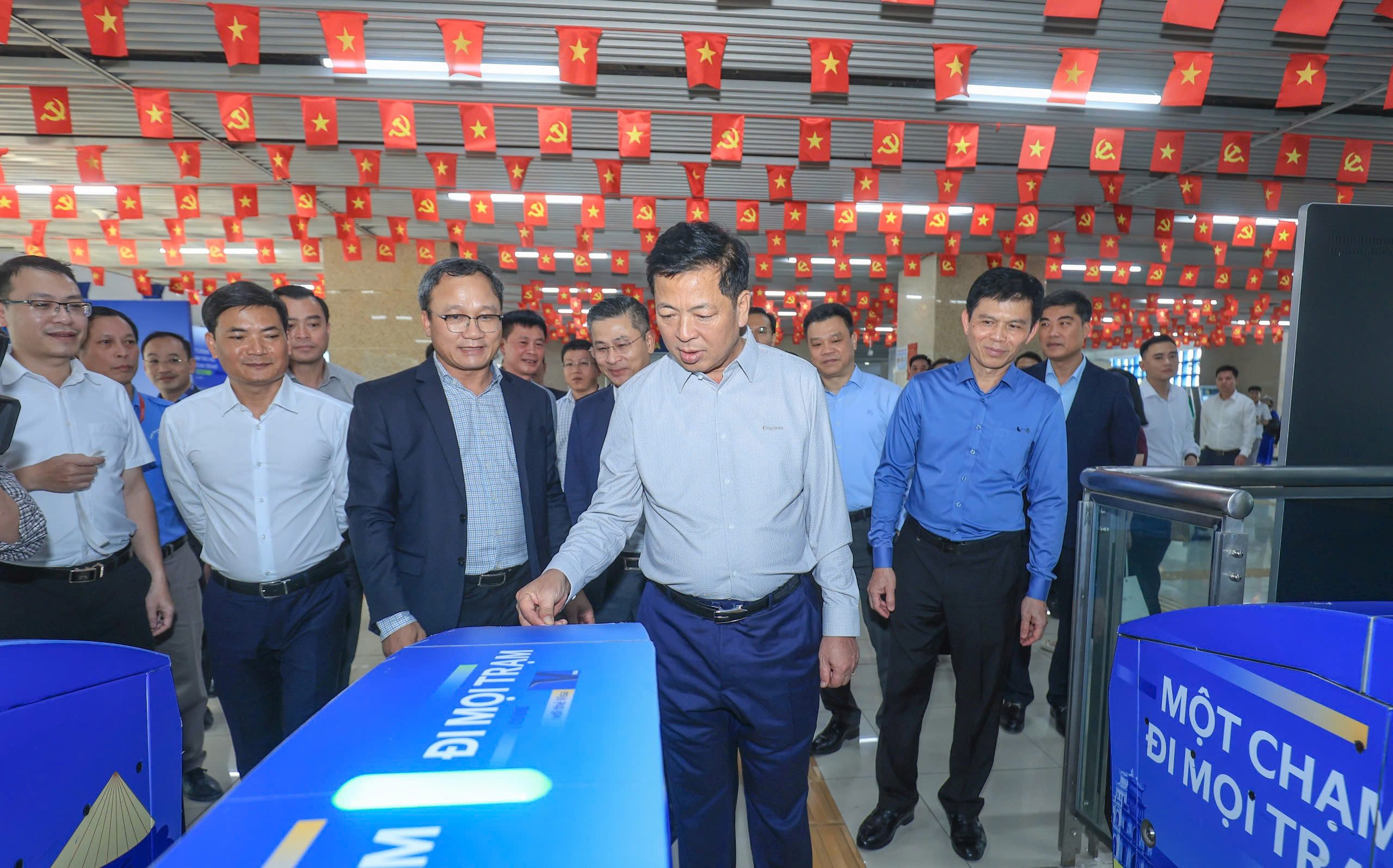 Bộ trưởng Trần Hồng Minh: Phục vụ người dân đi lại an toàn, thuận tiện nhất dịp Tết- Ảnh 4. Bộ trưởng Trần Hồng Minh: Phục vụ người dân đi lại an toàn, thuận tiện nhất dịp Tết- Ảnh 4.