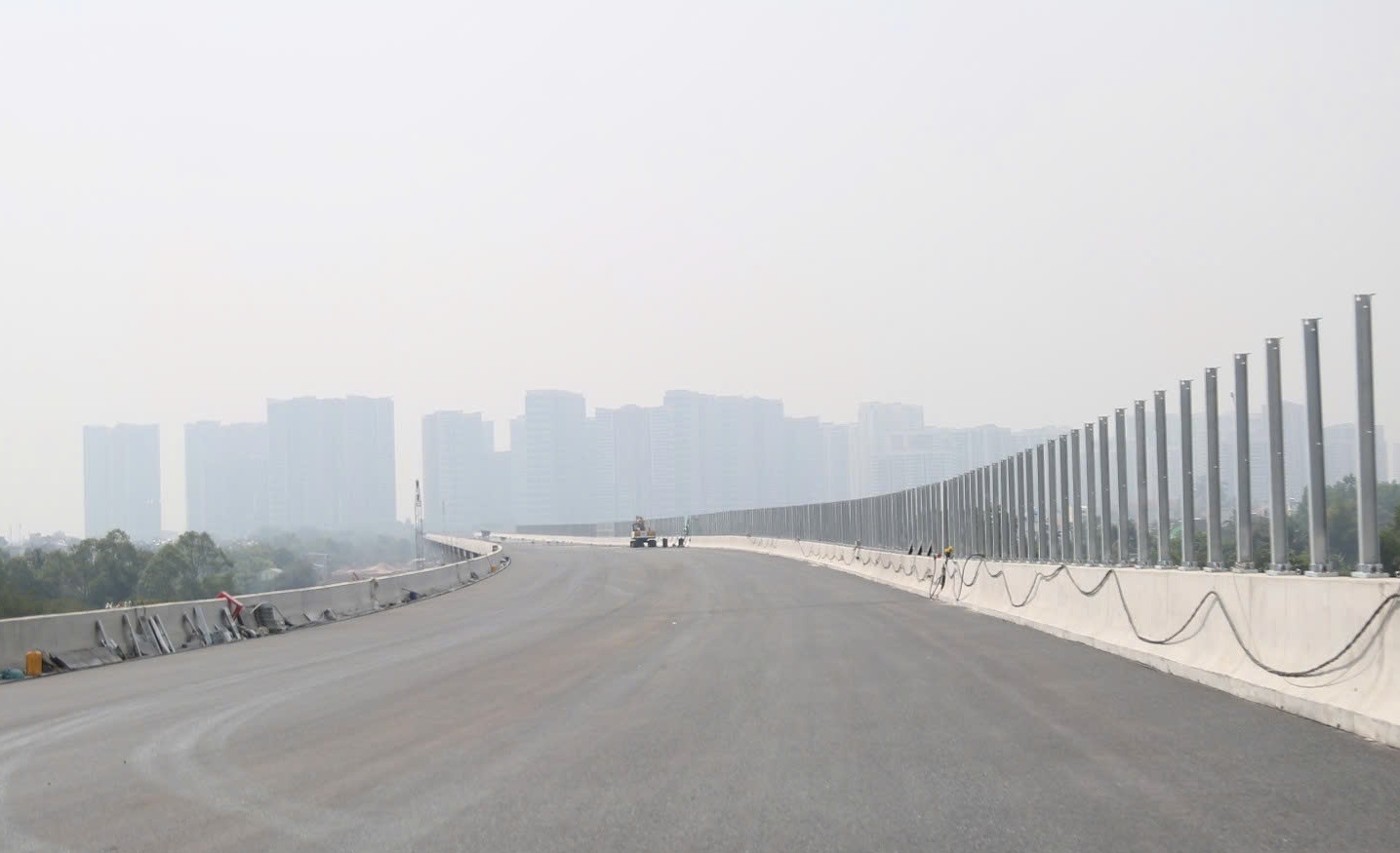 Cận Tết, c&ocirc;ng nh&acirc;n b&aacute;m trụ, thi c&ocirc;ng đường V&agrave;nh đai 3 TP.HCM- Ảnh 4.