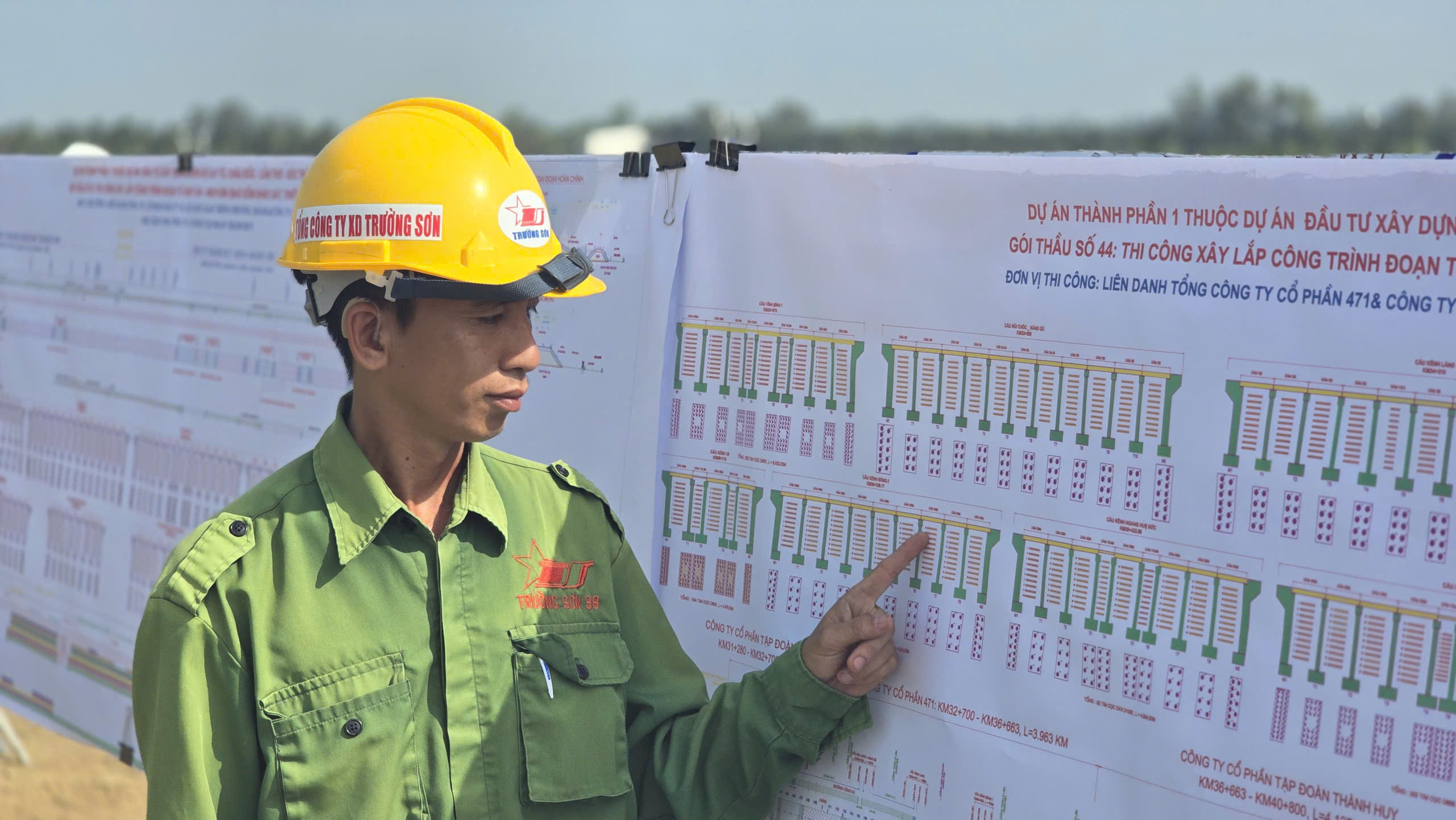 Hối hả thi c&ocirc;ng tr&ecirc;n c&ocirc;ng trường dự &aacute;n cao tốc Ch&acirc;u Đốc - Cần Thơ - S&oacute;c Trăng qua An Giang- Ảnh 4.