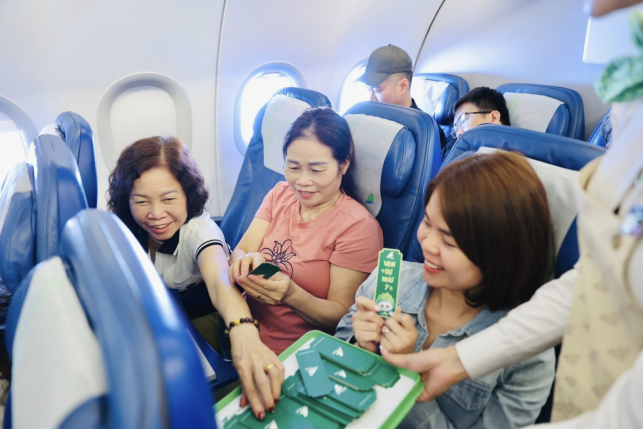 H&aacute;i lộc đầu năm tr&ecirc;n chuyến bay ch&agrave;o Xu&acirc;n B&iacute;nh Ngọ của Bamboo Airways- Ảnh 2.