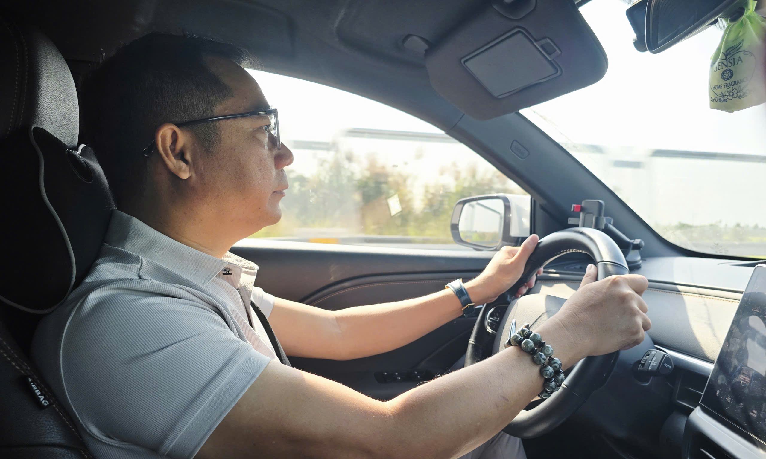 Trải nghiệm cao tốc CT02 nối Đồng Th&aacute;p - An Giang: Đường đẹp, c&ograve;n nỗi lo an to&agrave;n- Ảnh 4.