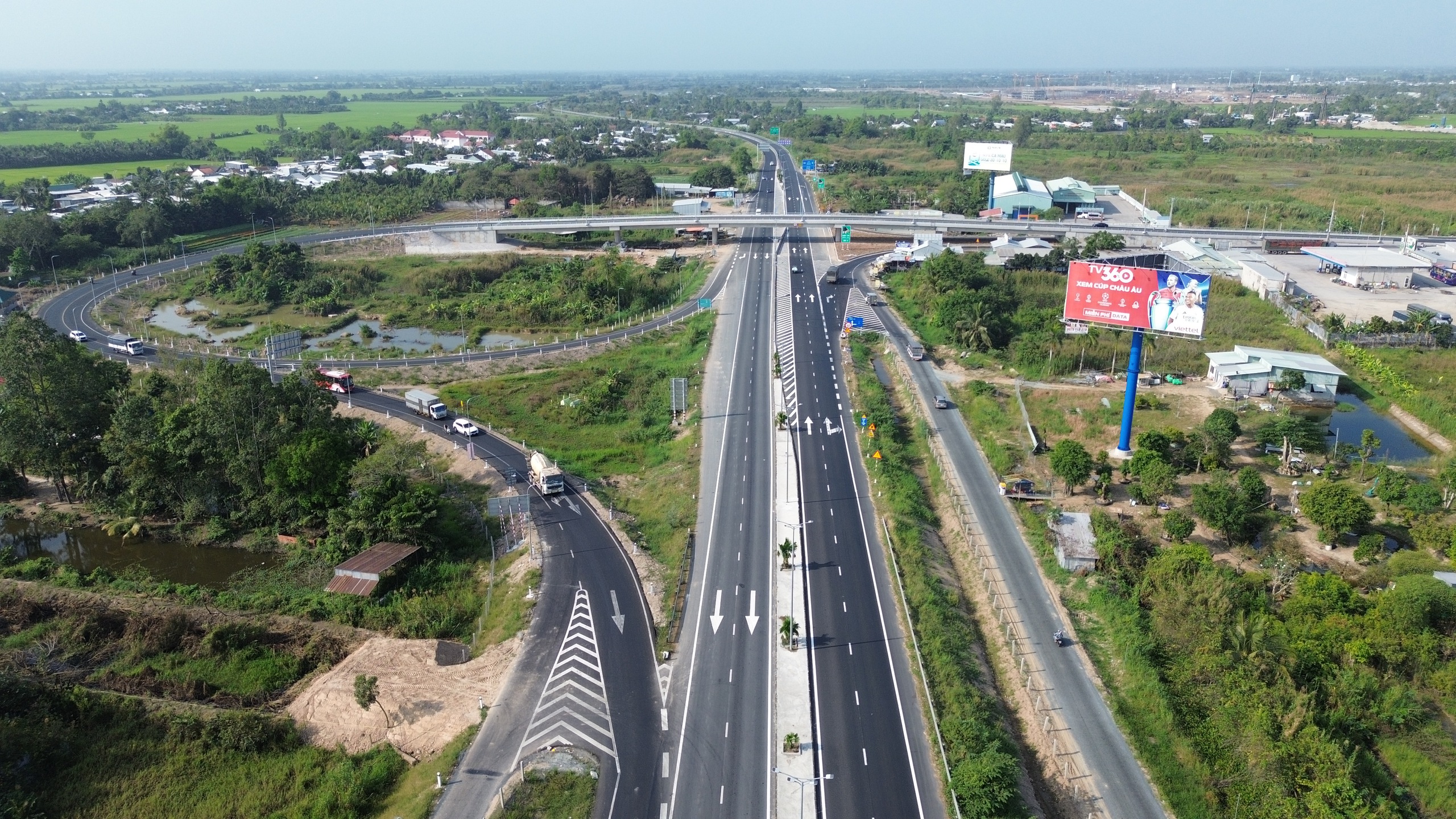 Trải nghiệm cao tốc CT02 nối Đồng Th&aacute;p - An Giang: Đường đẹp, c&ograve;n nỗi lo an to&agrave;n- Ảnh 8.