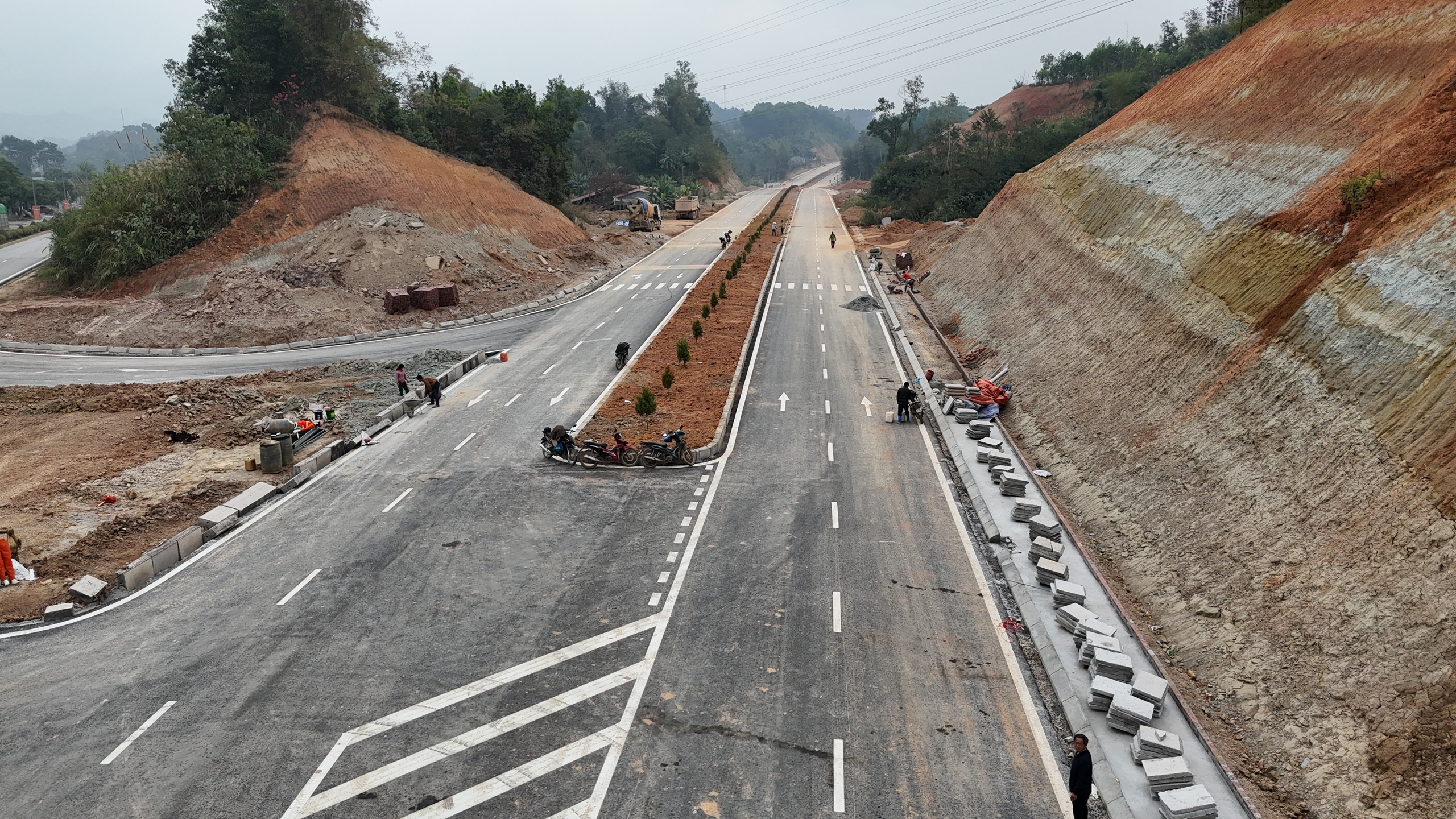 Cận cảnh tuyến tránh thành phố Cao Bằng trước ngày về đích- Ảnh 2. Cận cảnh tuyến tránh thành phố Cao Bằng trước ngày về đích- Ảnh 2.