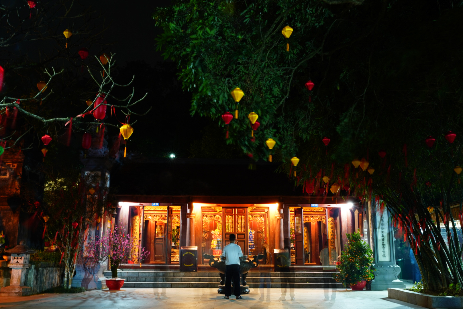 Kh&ocirc;ng kh&iacute; linh thi&ecirc;ng, tĩnh lặng đ&ecirc;m Giao thừa tại Đền H&ugrave;ng- Ảnh 3.