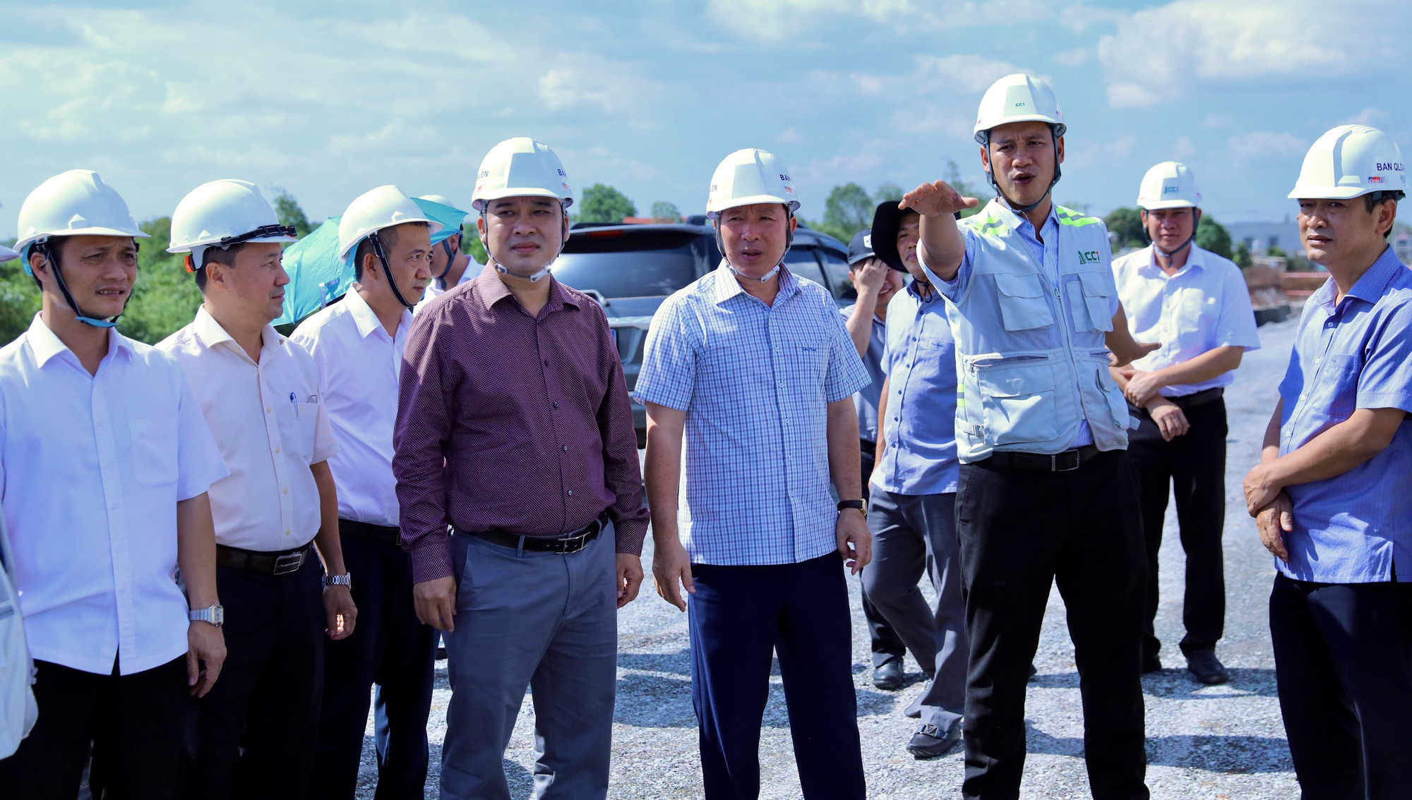 C&ocirc;ng nh&acirc;n cao tốc Bi&ecirc;n H&ograve;a - Vũng T&agrave;u được "tiếp sức", giữ nhịp thi c&ocirc;ng xuy&ecirc;n Tết- Ảnh 1.