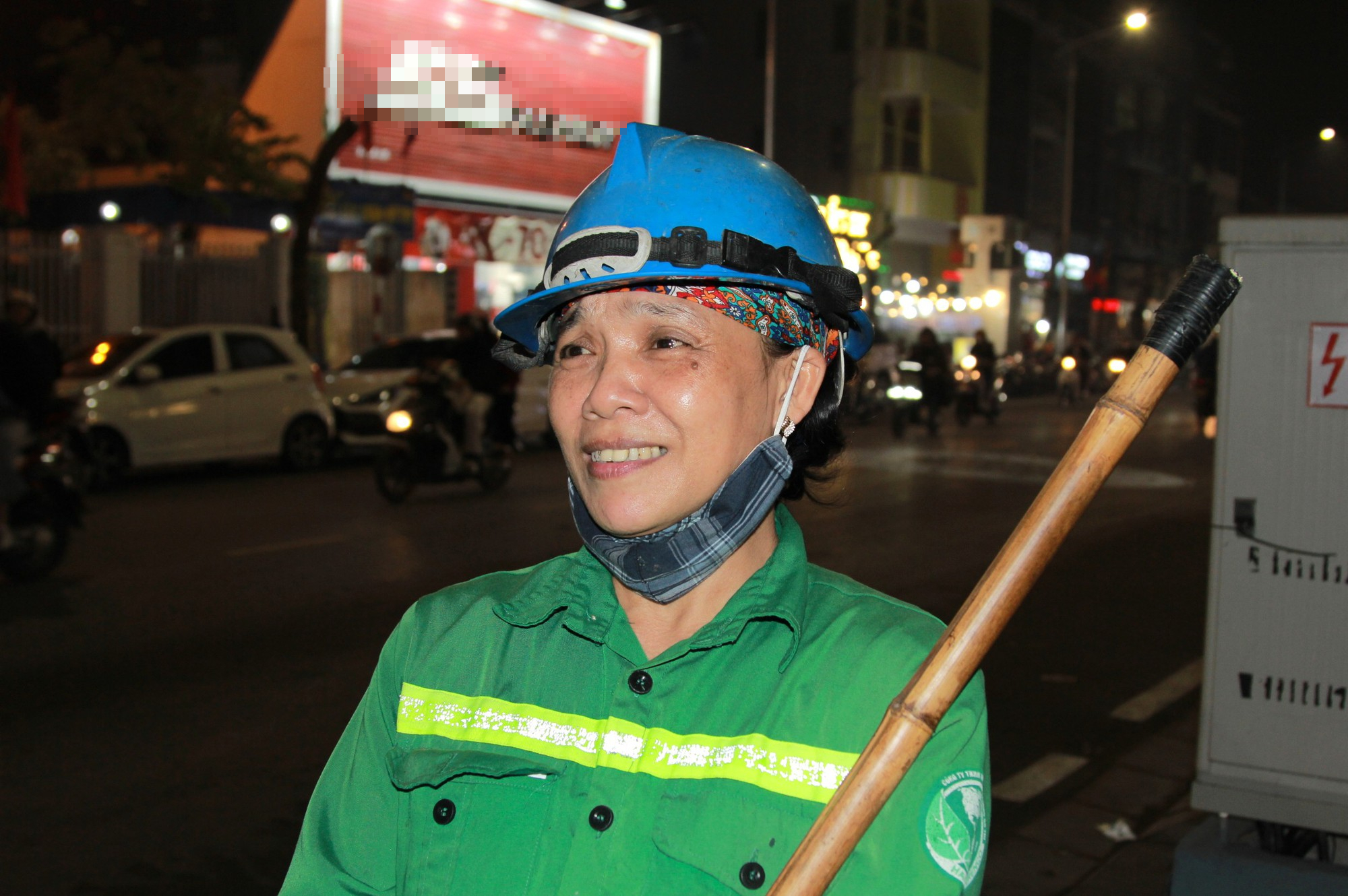 Tâm sự của nữ lao công hơn 27 năm đón Giao thừa ngoài đường- Ảnh 5. Tâm sự của nữ lao công hơn 27 năm đón Giao thừa ngoài đường- Ảnh 5.