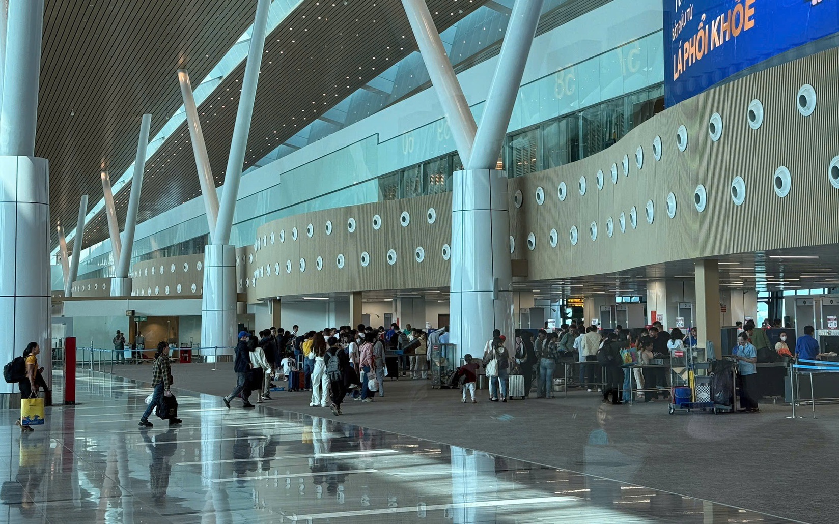 S&acirc;n bay T&acirc;n Sơn Nhất &ldquo;hạ nhiệt&rdquo; ng&agrave;y 29 Tết, dưới 1.000 chuyến bay/ng&agrave;y