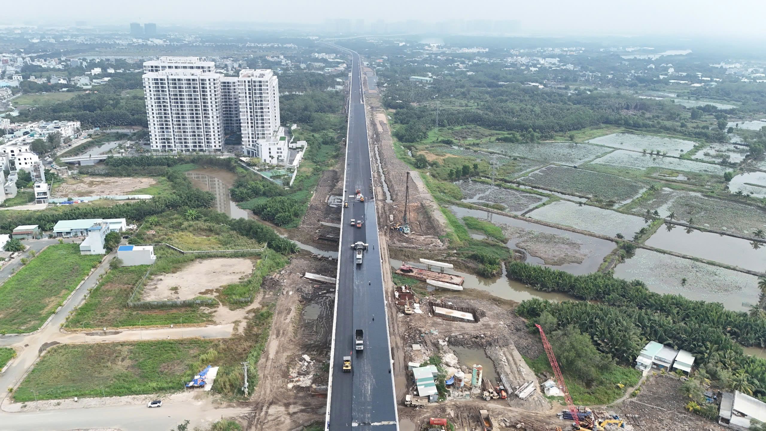 Cận Tết, c&ocirc;ng nh&acirc;n b&aacute;m trụ, thi c&ocirc;ng đường V&agrave;nh đai 3 TP.HCM- Ảnh 11.