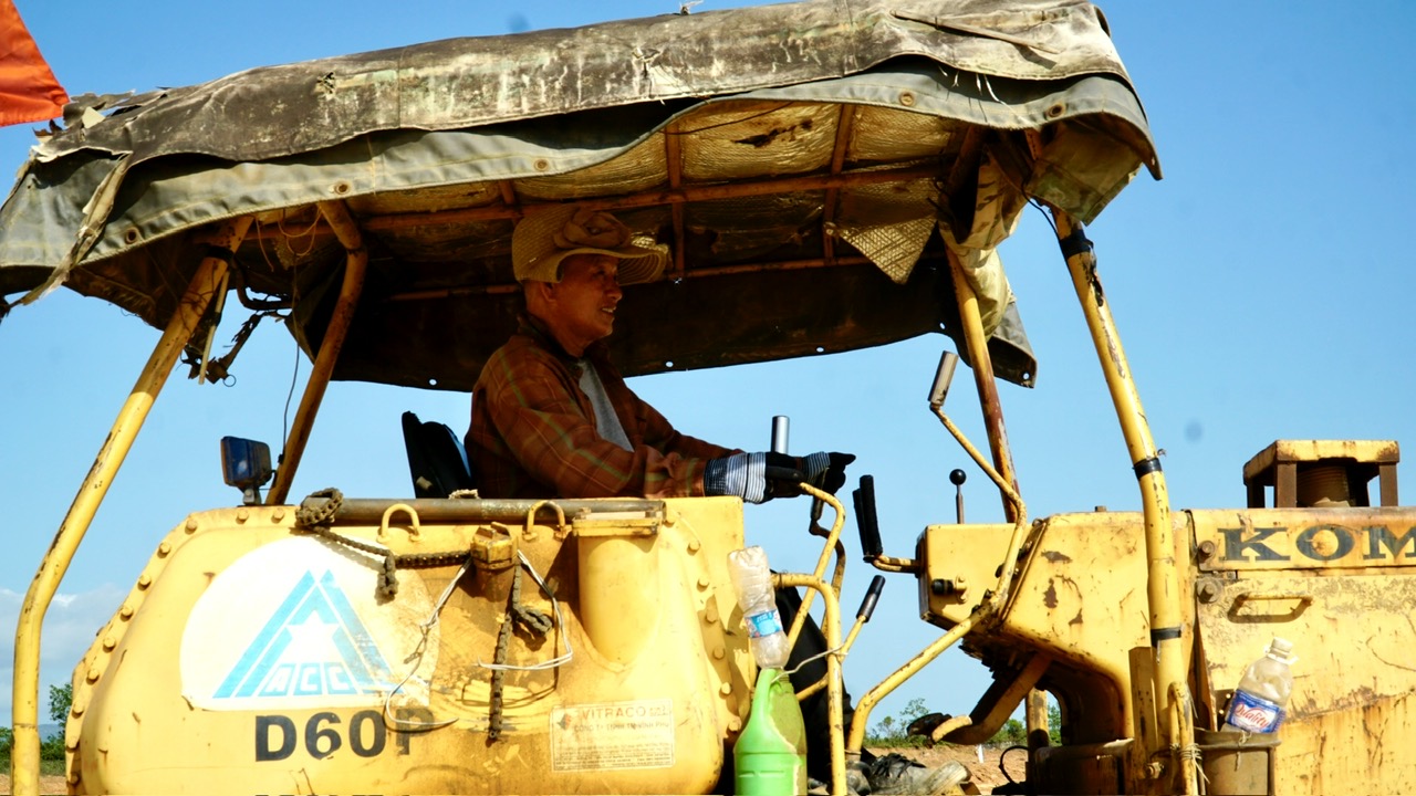 Tết tr&ecirc;n c&ocirc;ng trường đường cất, hạ c&aacute;nh số 2, Cảng h&agrave;ng kh&ocirc;ng Ph&ugrave; C&aacute;t- Ảnh 8.