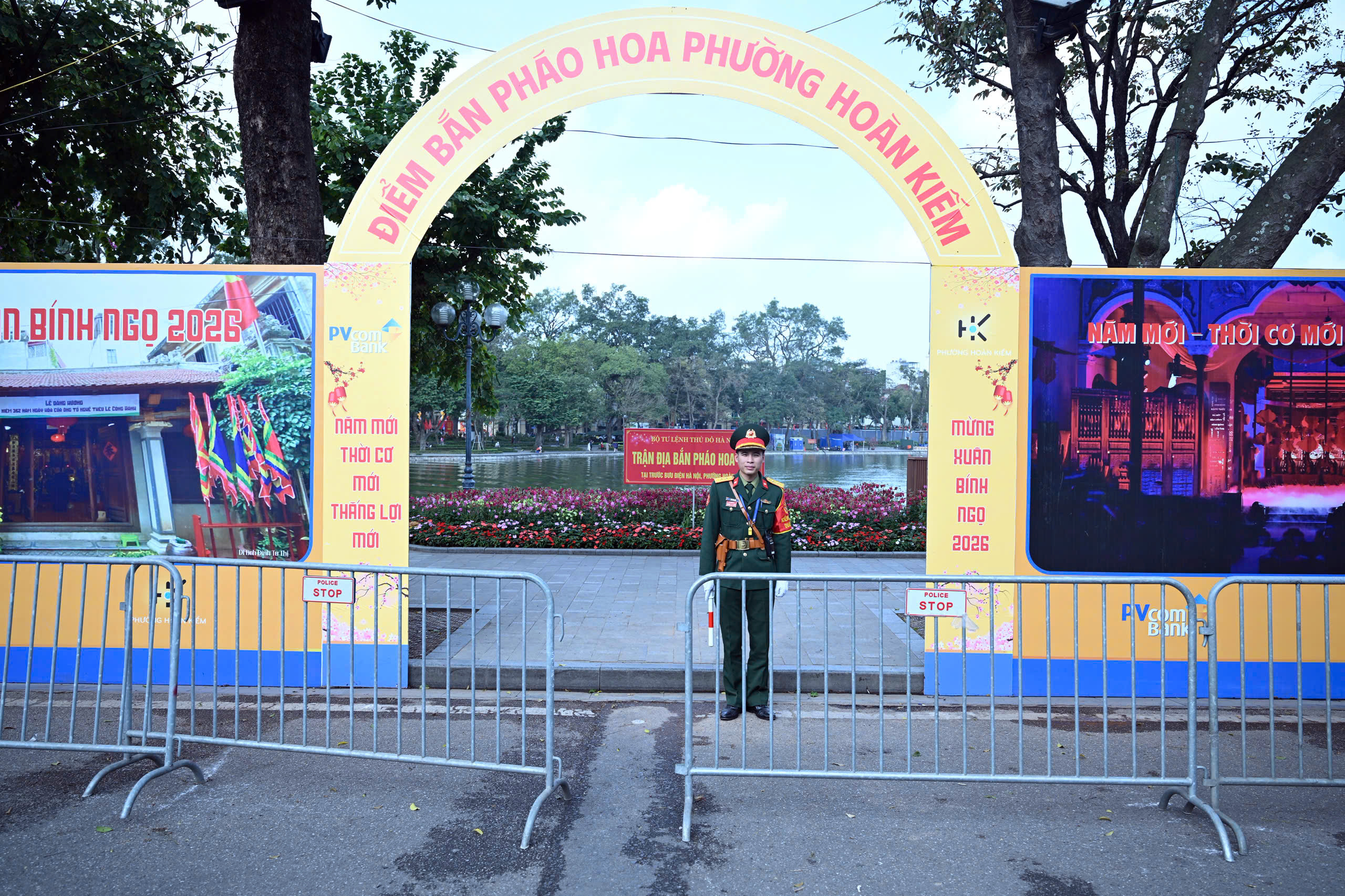 H&agrave; Nội sẵn s&agrave;ng 34 trận địa ph&aacute;o hoa, CSGT khuyến c&aacute;o trước đ&ecirc;m Giao thừa- Ảnh 1.