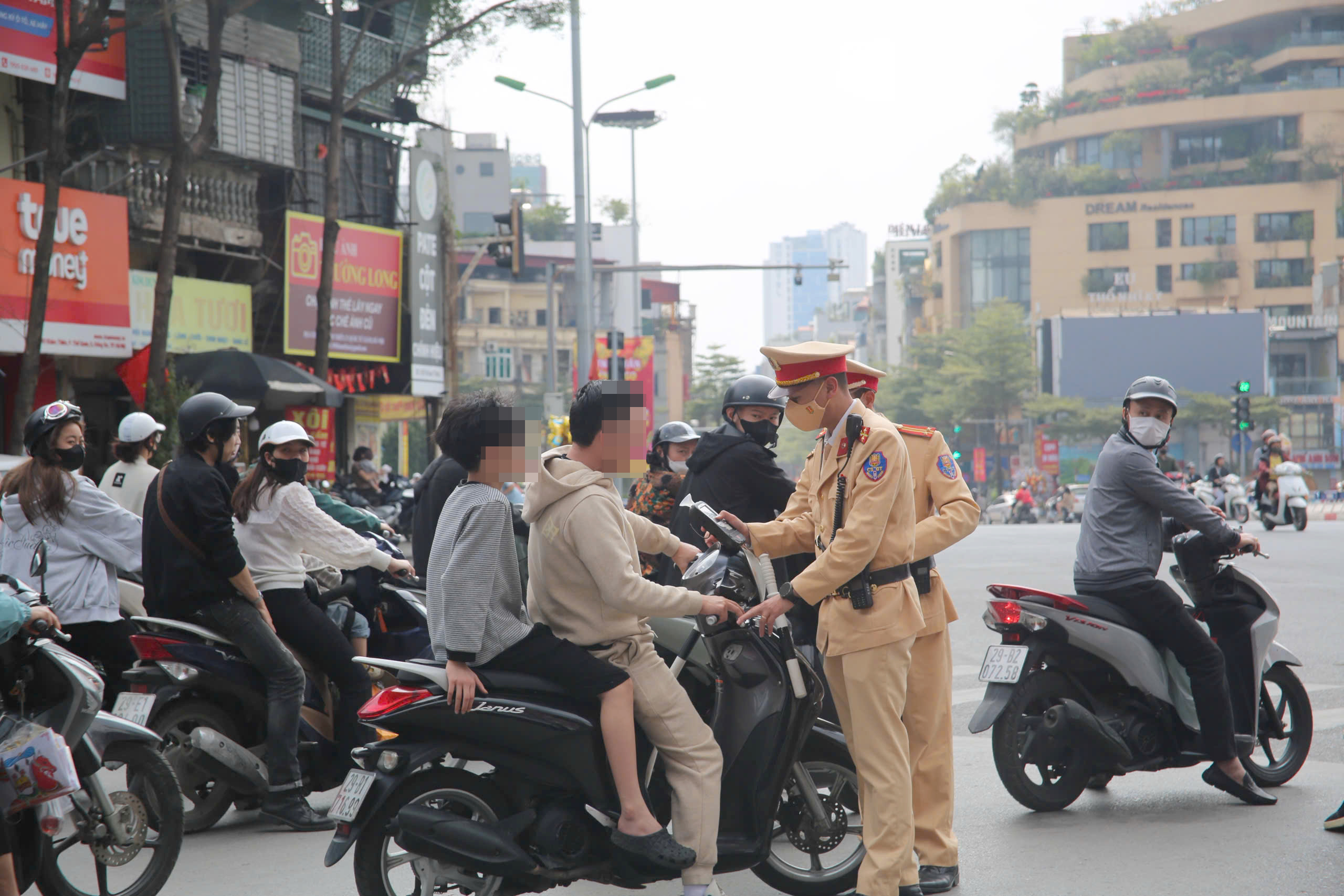 H&agrave; Nội sẵn s&agrave;ng 34 trận địa ph&aacute;o hoa, CSGT khuyến c&aacute;o trước đ&ecirc;m Giao thừa- Ảnh 4.