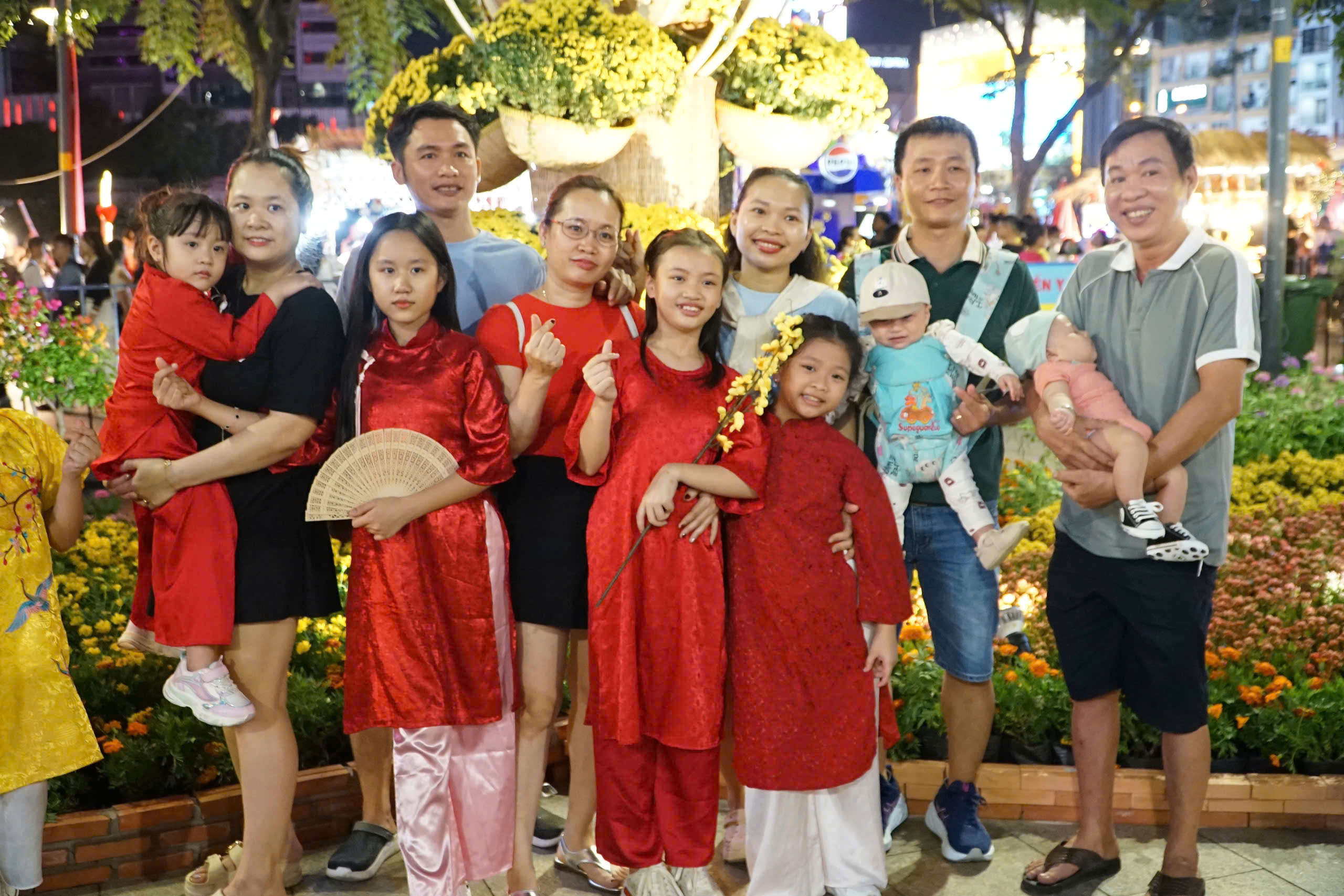 M&atilde;n nh&atilde;n ph&aacute;o hoa ch&agrave;o năm mới B&iacute;nh Ngọ 2026 tại TP.HCM v&agrave; c&aacute;c tỉnh ph&iacute;a Nam- Ảnh 3.