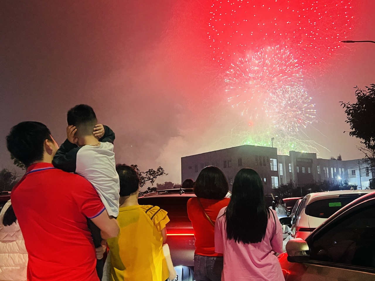 Người dân Thủ đô háo hức đón Giao thừa Bính Ngọ 2026- Ảnh 14. Người dân Thủ đô háo hức đón Giao thừa Bính Ngọ 2026- Ảnh 14.