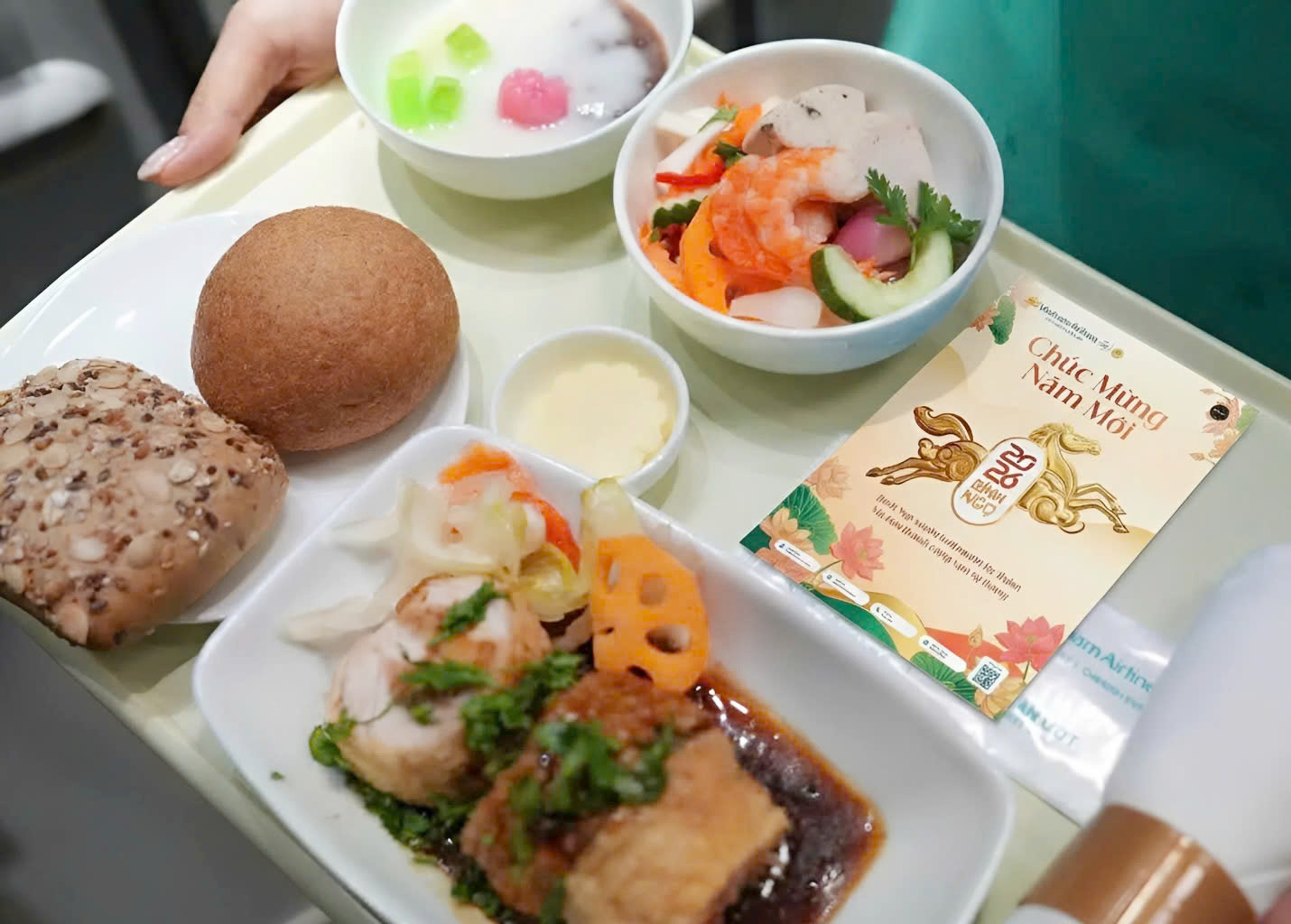 Những chuyến bay mang trọn hương vị Tết- Ảnh 9.