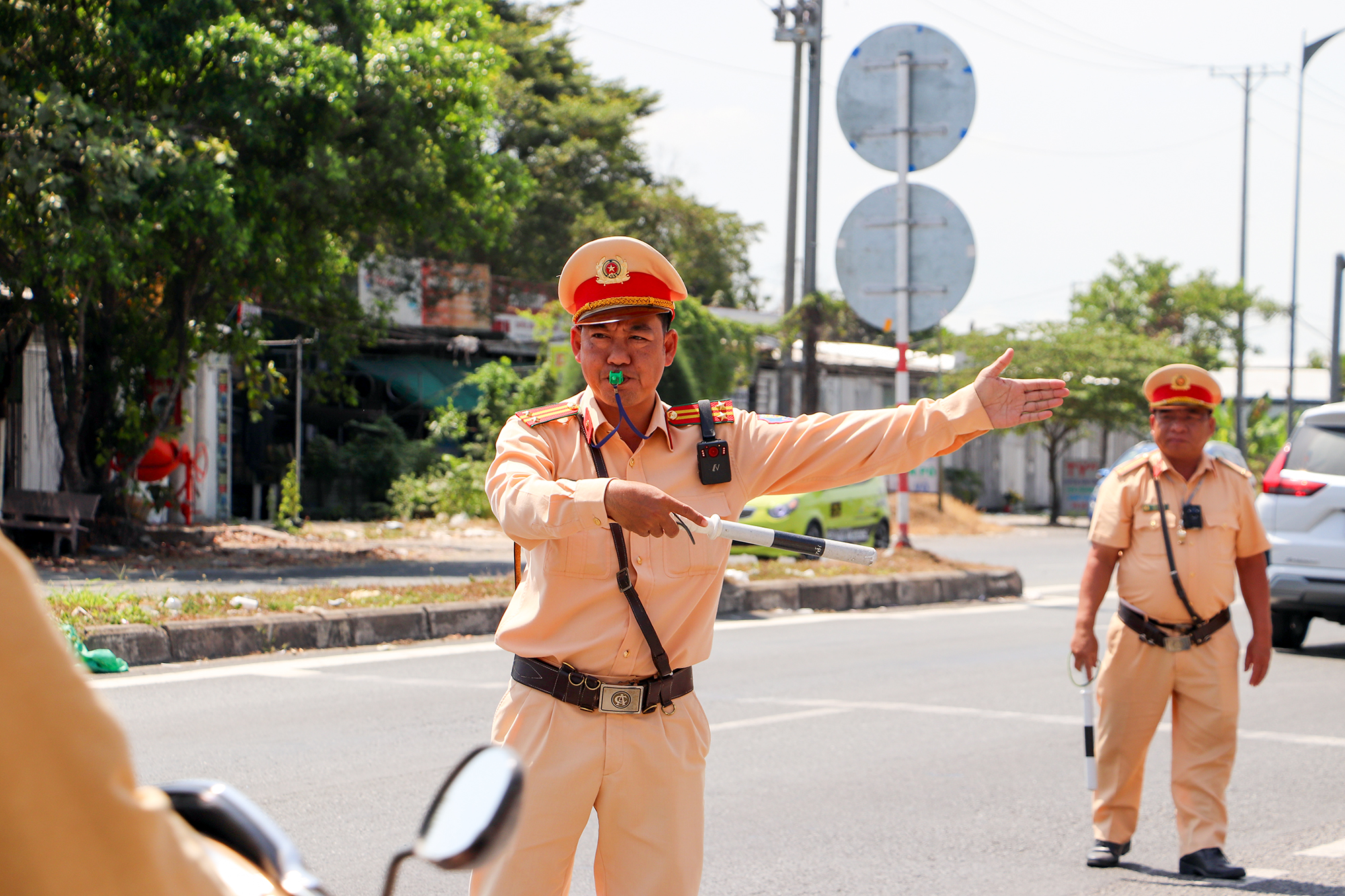 CSGT đồng loạt kiểm tra, vi phạm nồng độ cồn tại Cần Thơ giảm rõ rệt- Ảnh 2. CSGT đồng loạt kiểm tra, vi phạm nồng độ cồn tại Cần Thơ giảm rõ rệt- Ảnh 2.