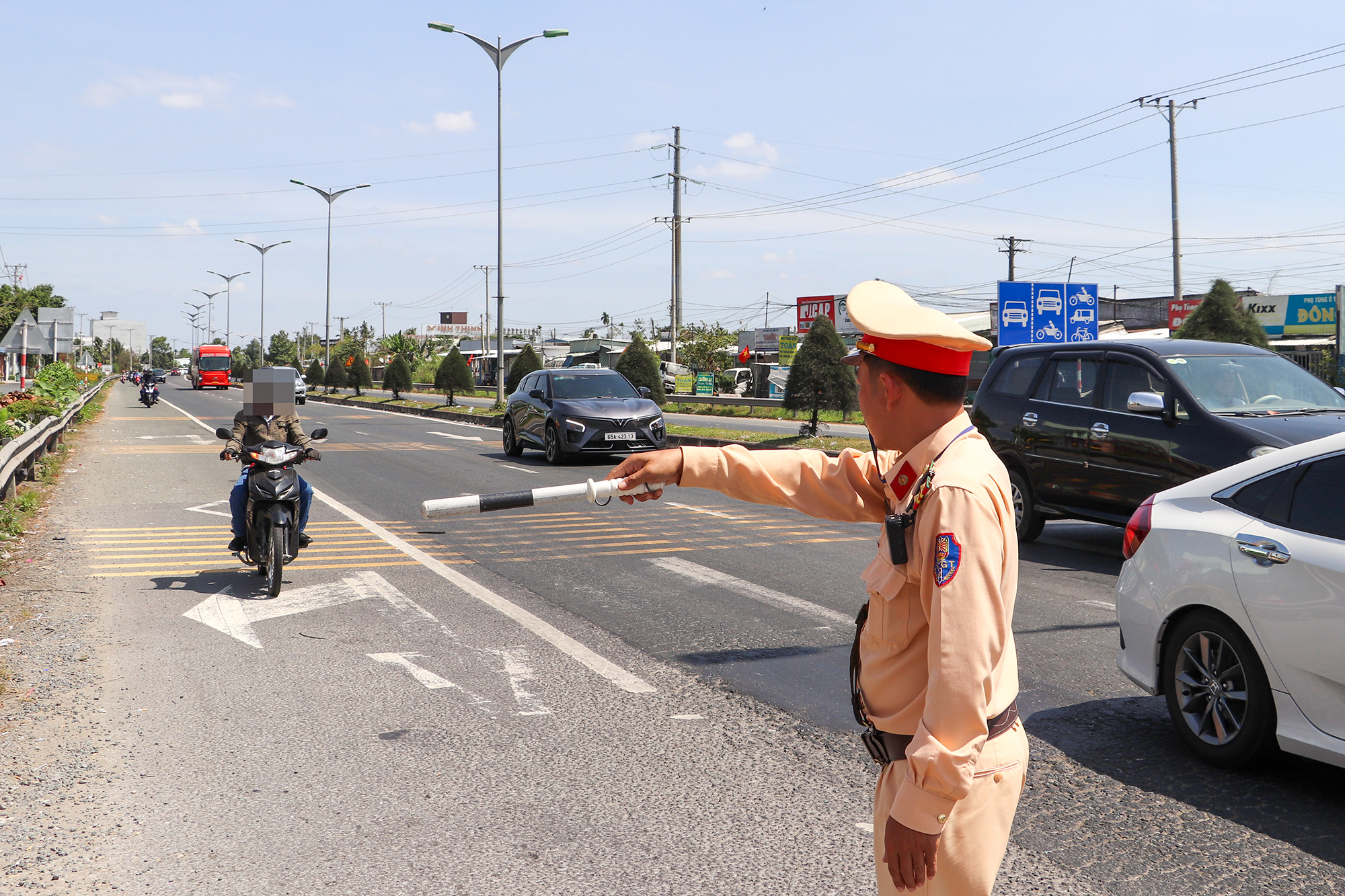 CSGT đồng loạt kiểm tra, vi phạm nồng độ cồn tại Cần Thơ giảm rõ rệt- Ảnh 1. CSGT đồng loạt kiểm tra, vi phạm nồng độ cồn tại Cần Thơ giảm rõ rệt- Ảnh 1.
