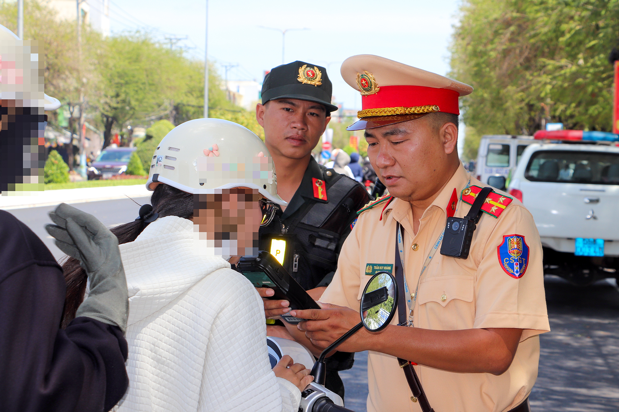 CSGT đồng loạt kiểm tra, vi phạm nồng độ cồn tại Cần Thơ giảm rõ rệt- Ảnh 3. CSGT đồng loạt kiểm tra, vi phạm nồng độ cồn tại Cần Thơ giảm rõ rệt- Ảnh 3.
