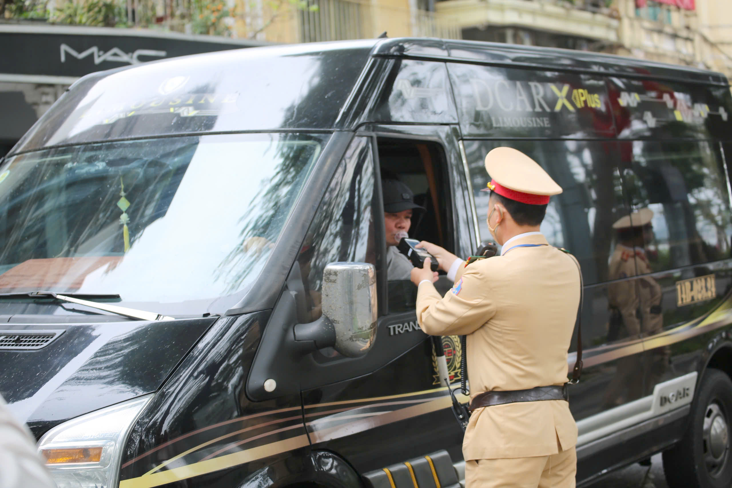 H&agrave; Nội: CSGT xử phạt nhiều người vi phạm nồng độ cồn ng&agrave;y m&ugrave;ng 1 Tết, c&oacute; cả t&agrave;i xế xe bu&yacute;t- Ảnh 9.