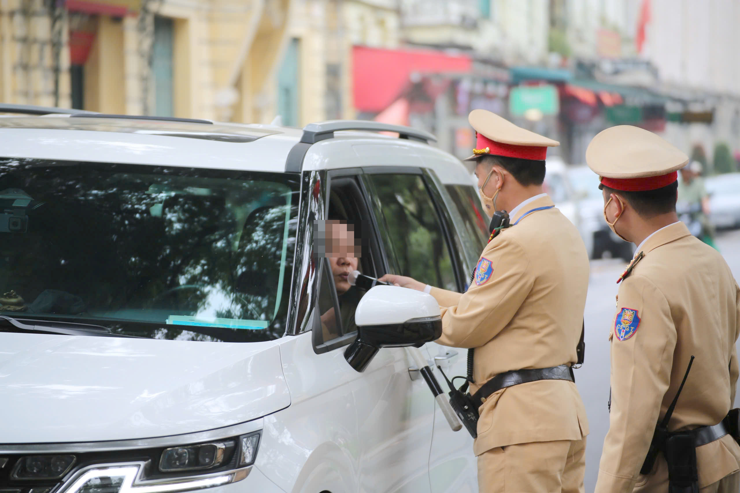 H&agrave; Nội: CSGT xử phạt nhiều người vi phạm nồng độ cồn ng&agrave;y m&ugrave;ng 1 Tết, c&oacute; cả t&agrave;i xế xe bu&yacute;t- Ảnh 3.