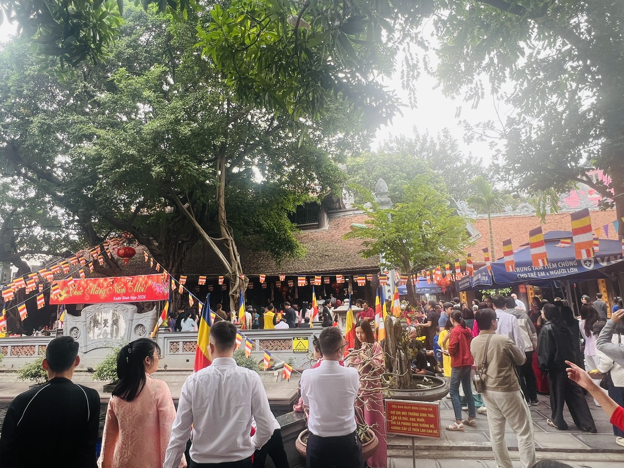 H&agrave; Nội: Người d&acirc;n nườm nượp đi lễ đầu năm- Ảnh 8.