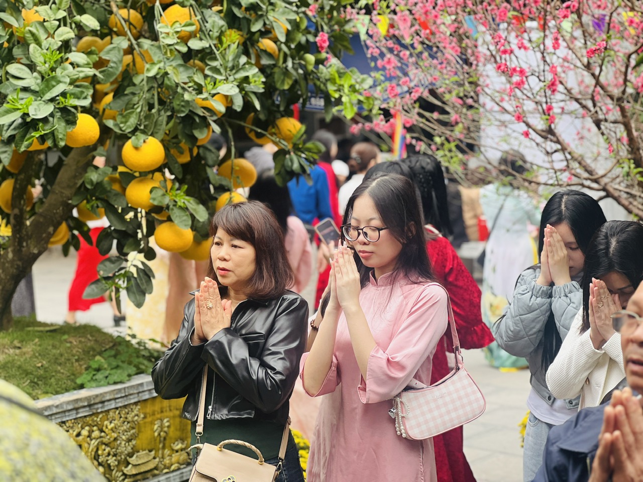 H&agrave; Nội: Người d&acirc;n nườm nượp đi lễ đầu năm- Ảnh 9.